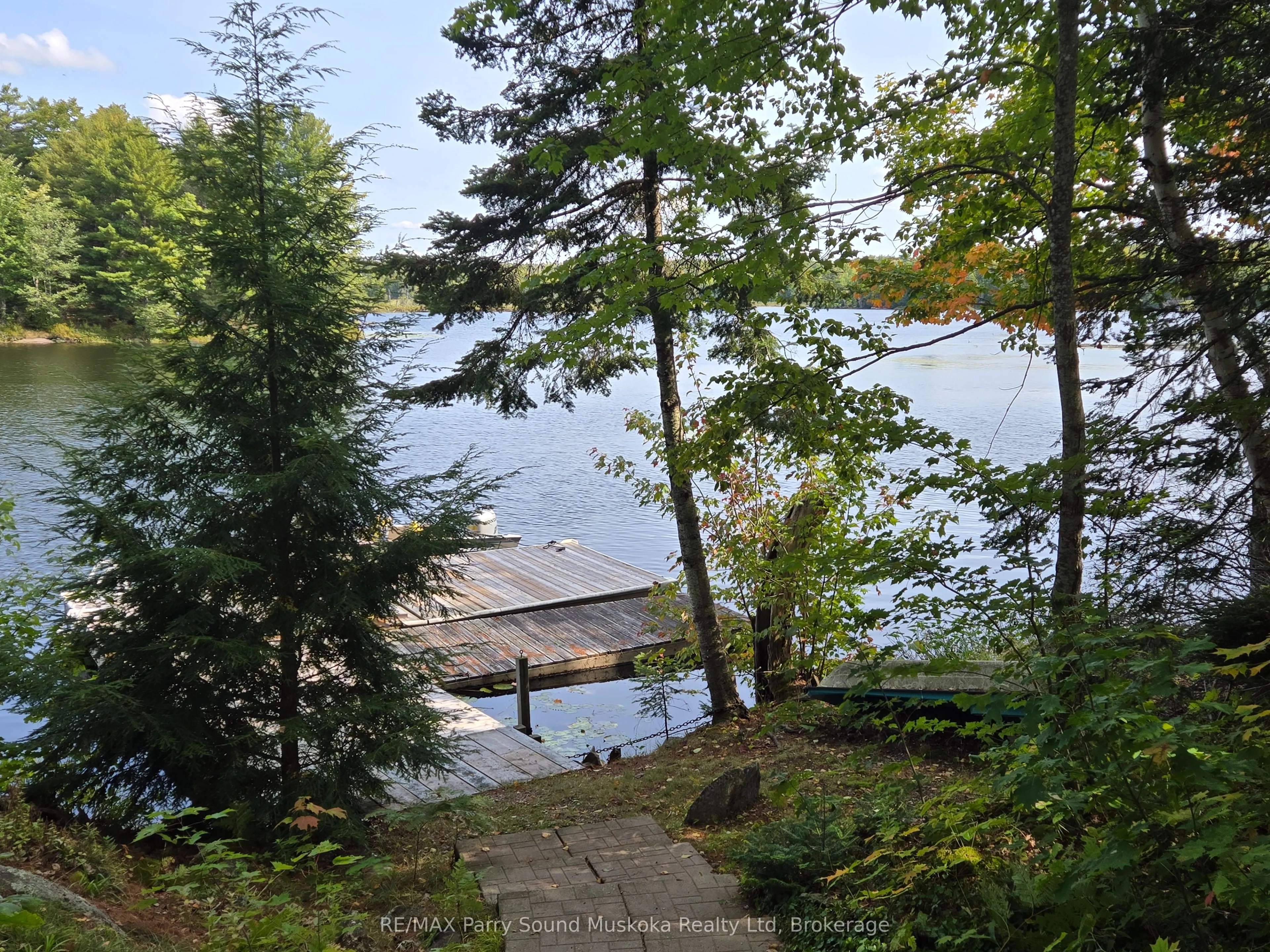 216 Lorimer Lake