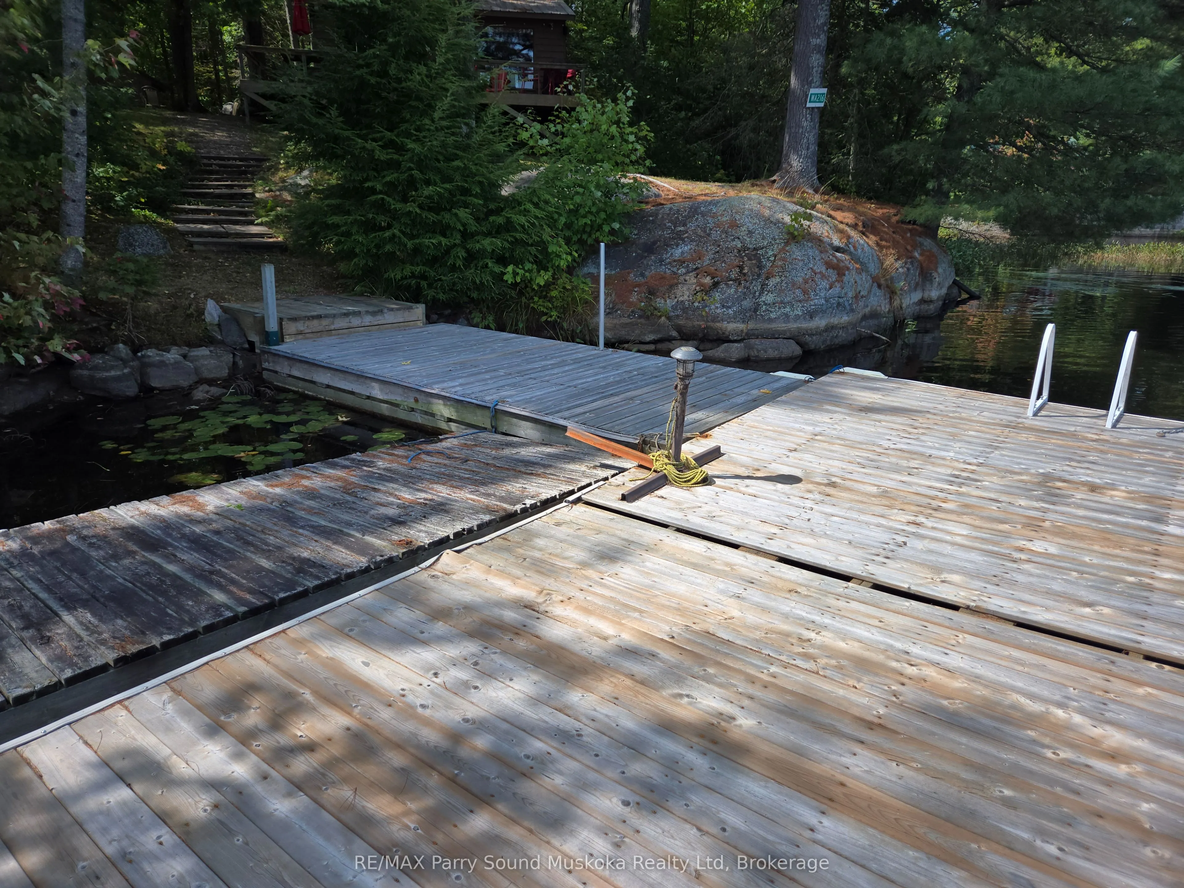 216 Lorimer Lake