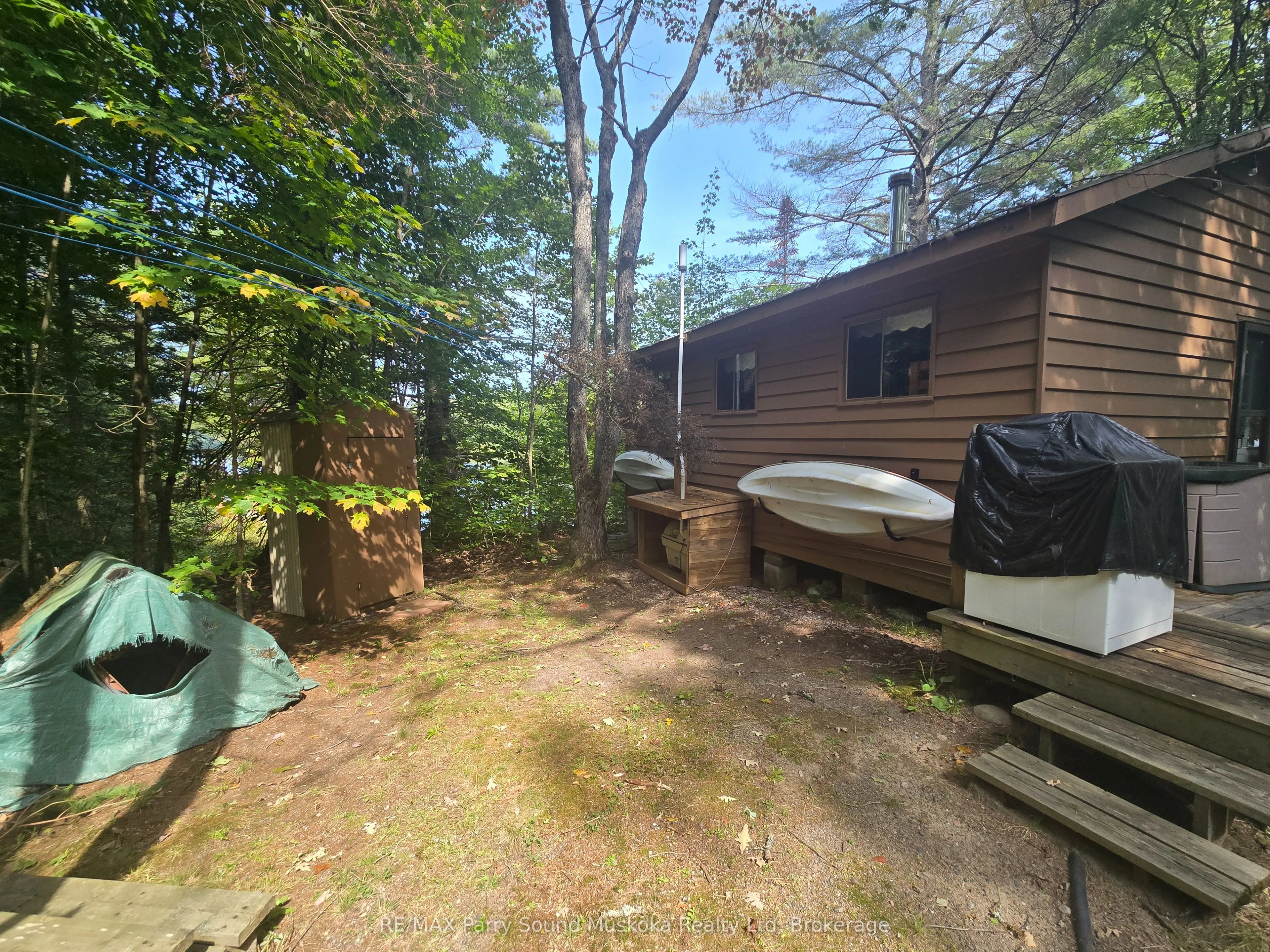 216 Lorimer Lake
