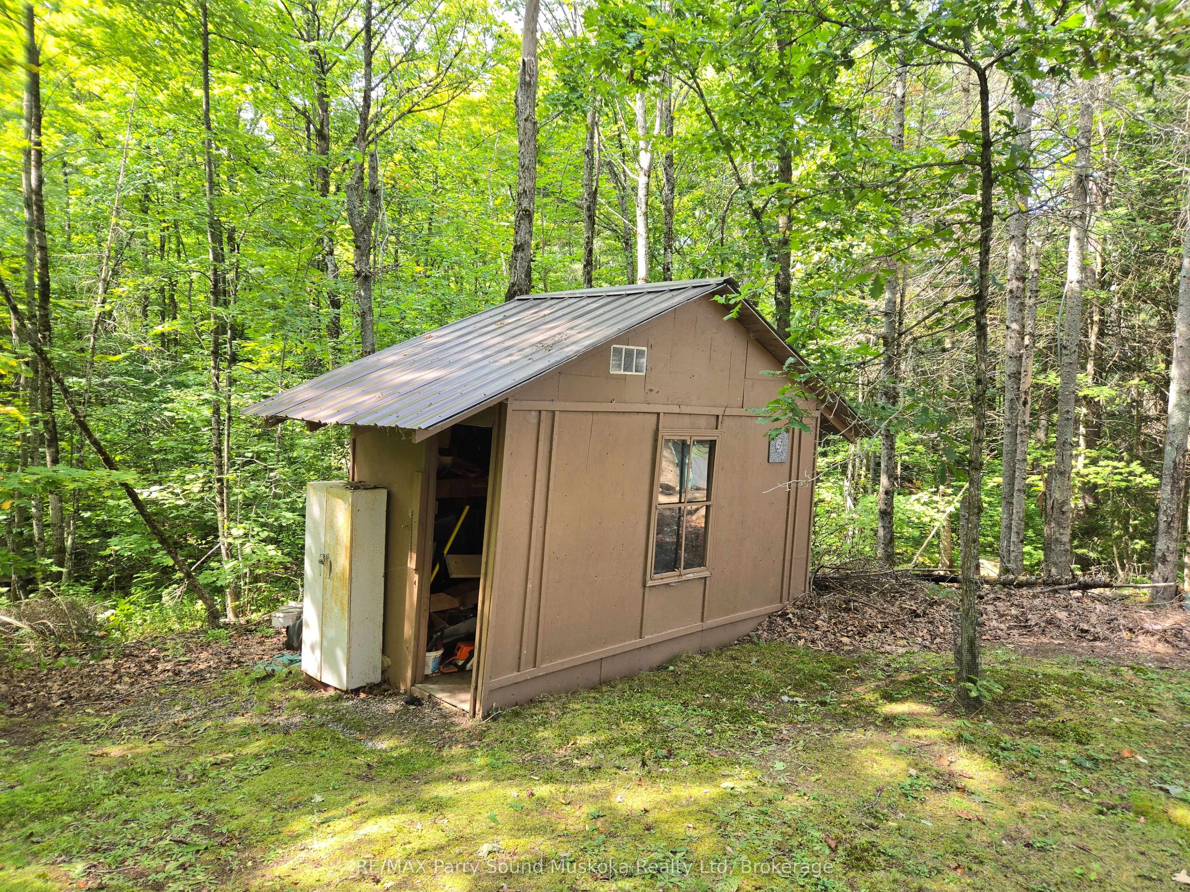 216 Lorimer Lake