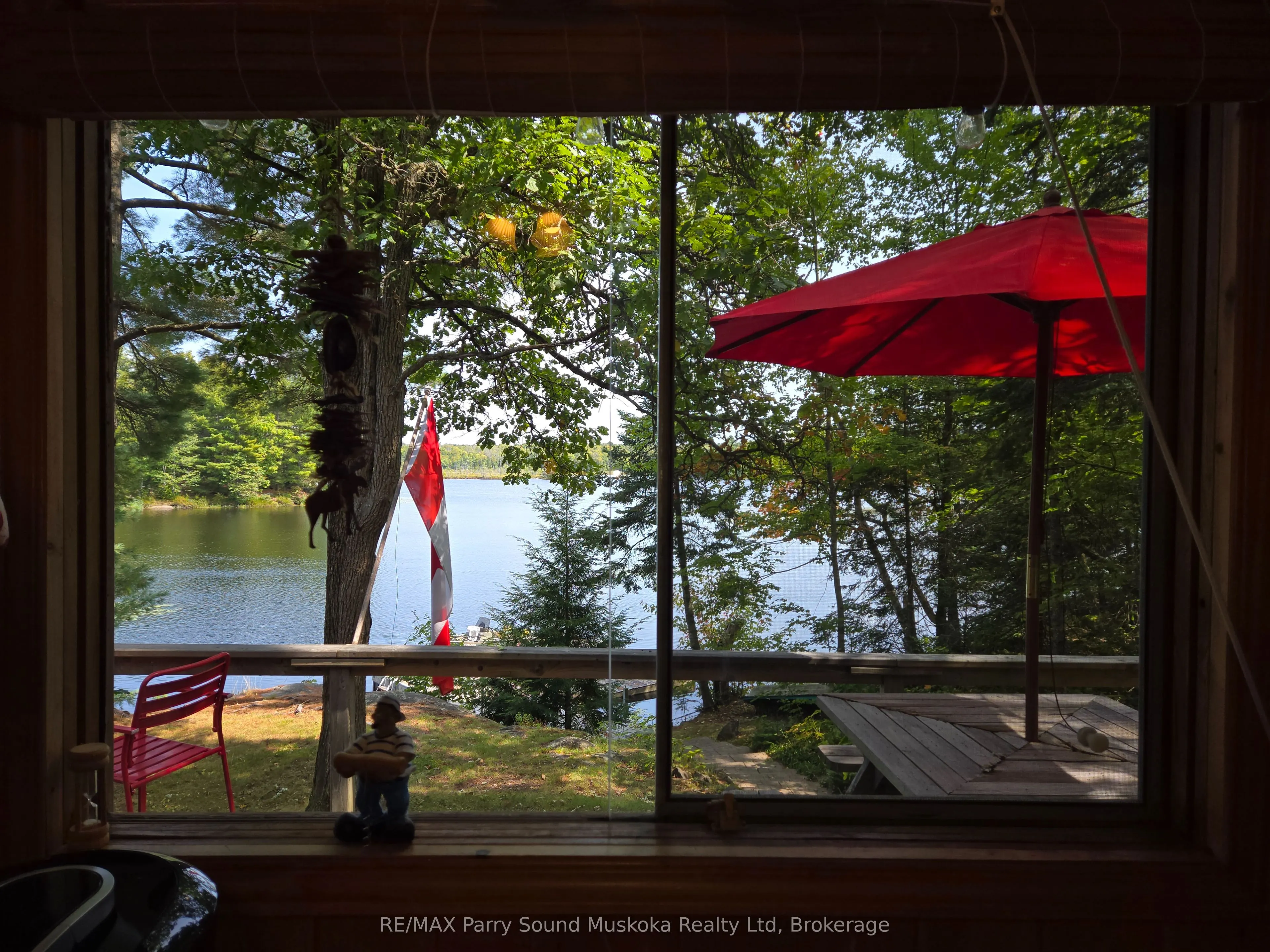 216 Lorimer Lake