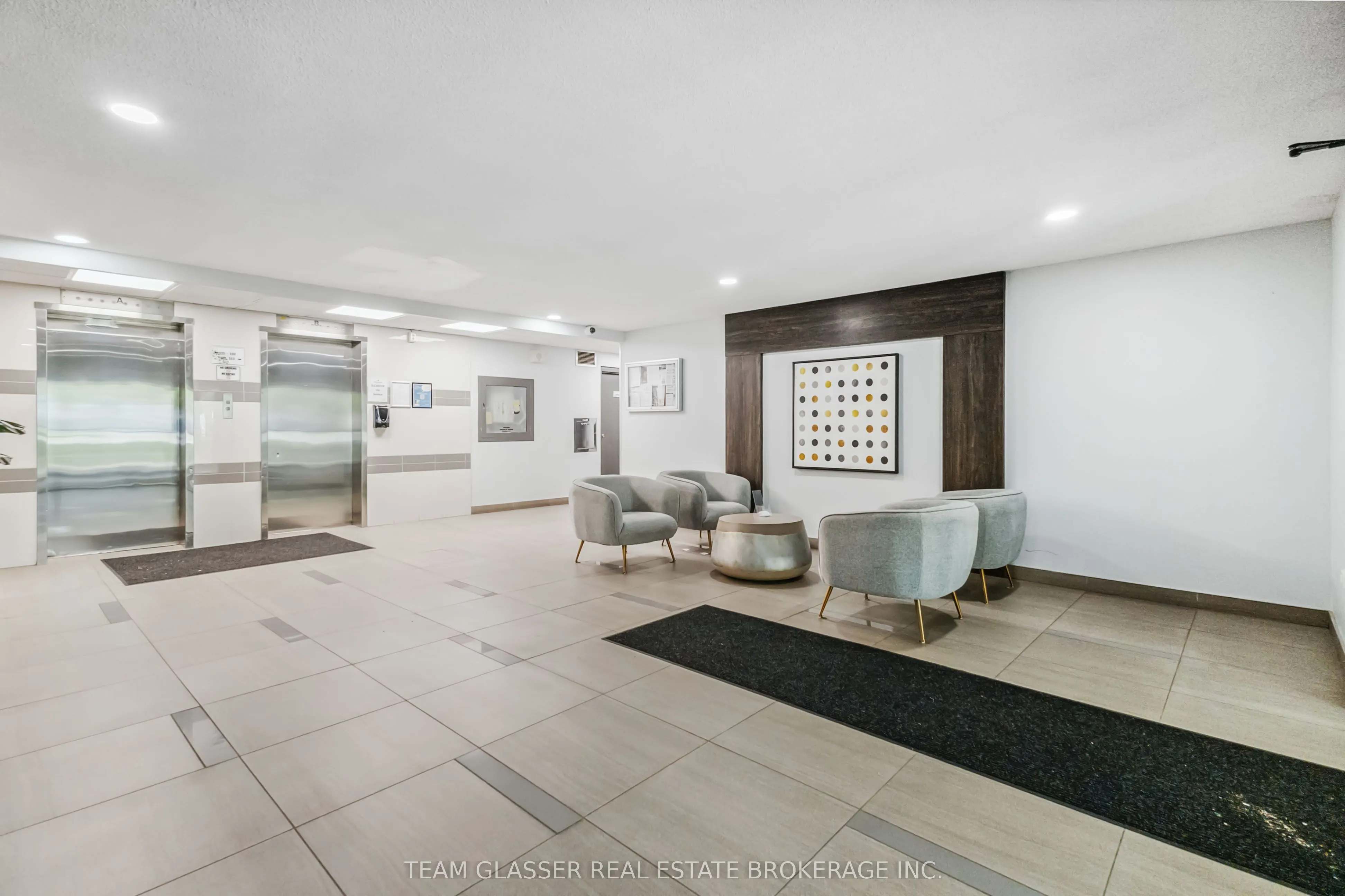 1560 Adelaide Street N, #112