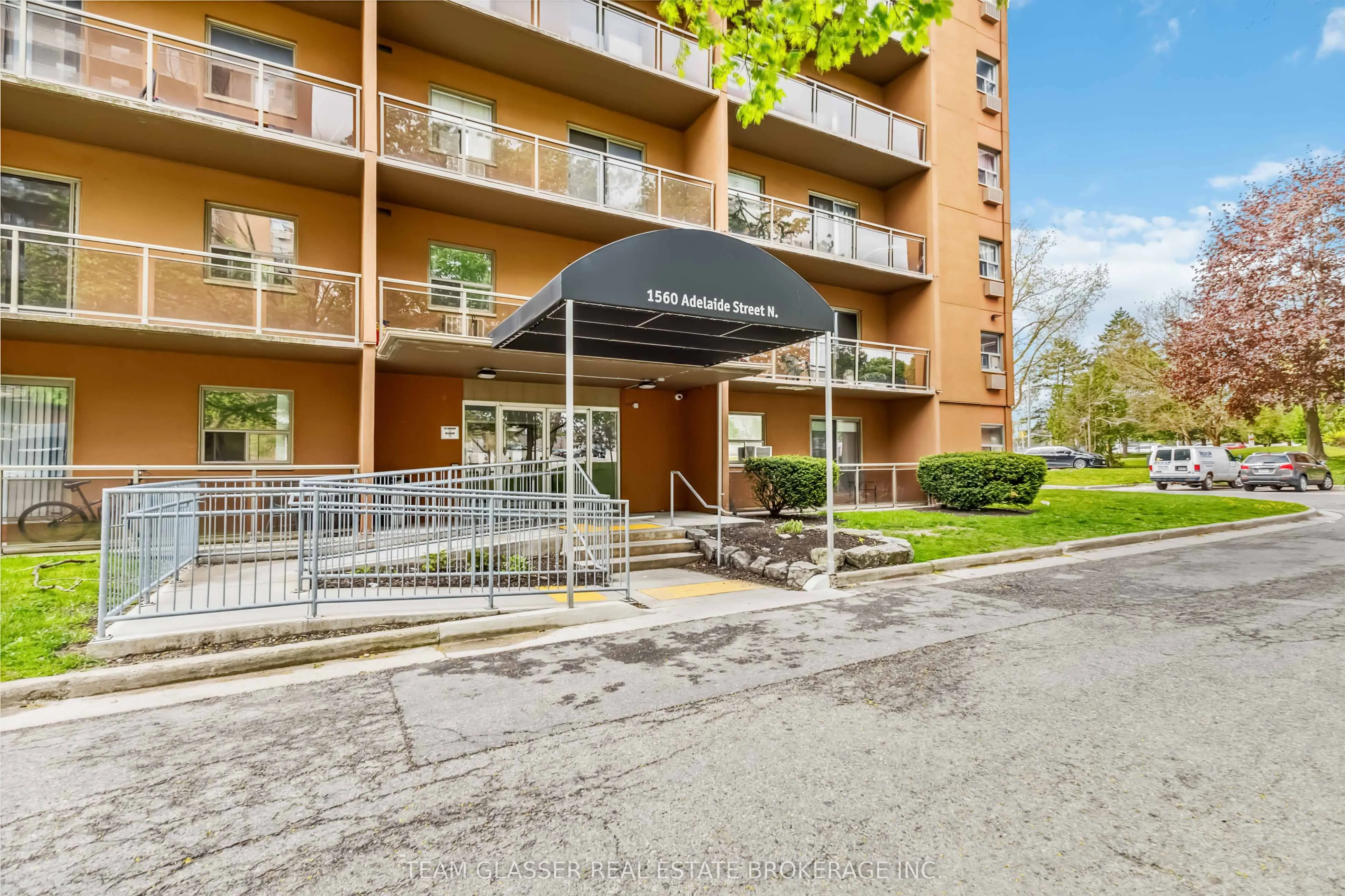 1560 Adelaide Street N, #112