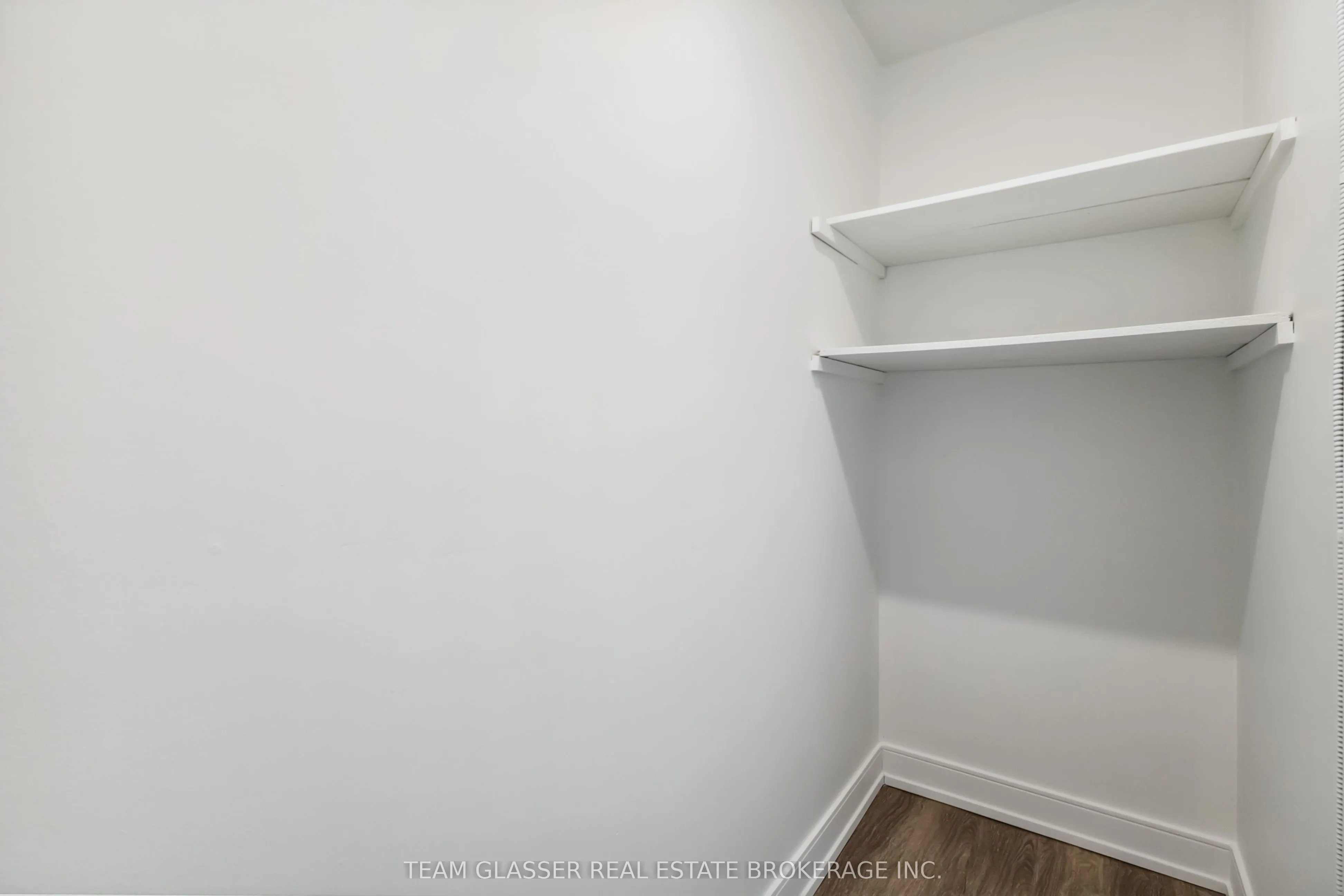 1560 Adelaide Street N, #112