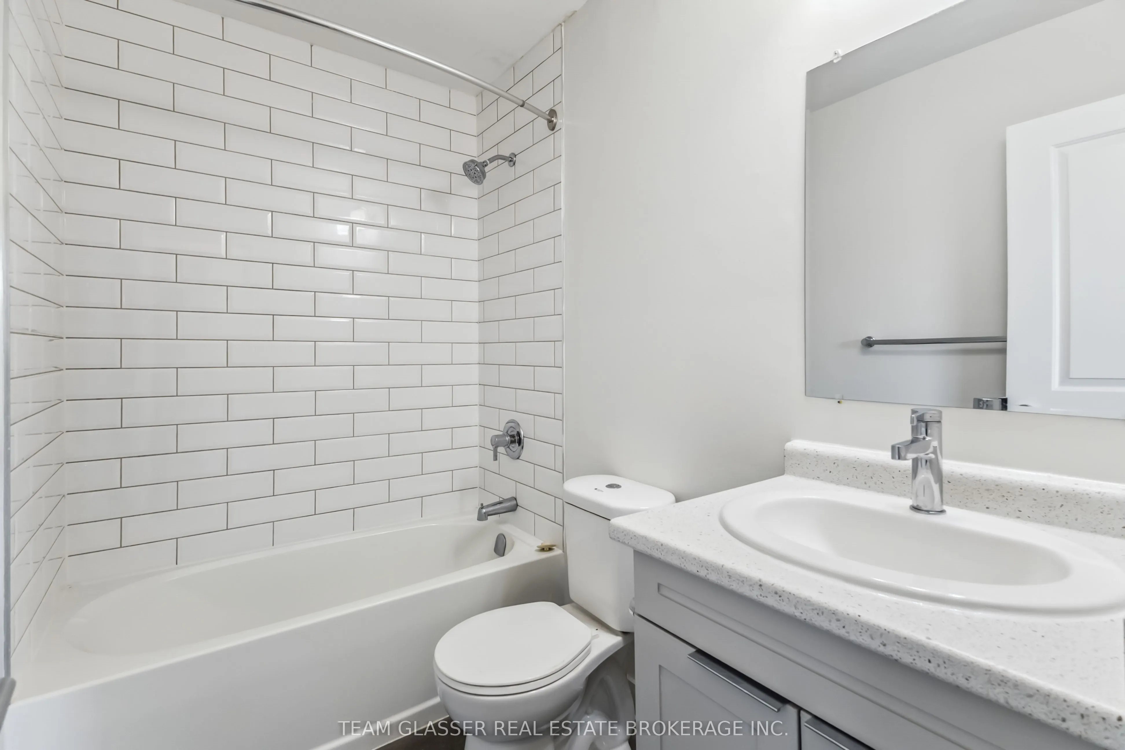 1560 Adelaide Street N, #112