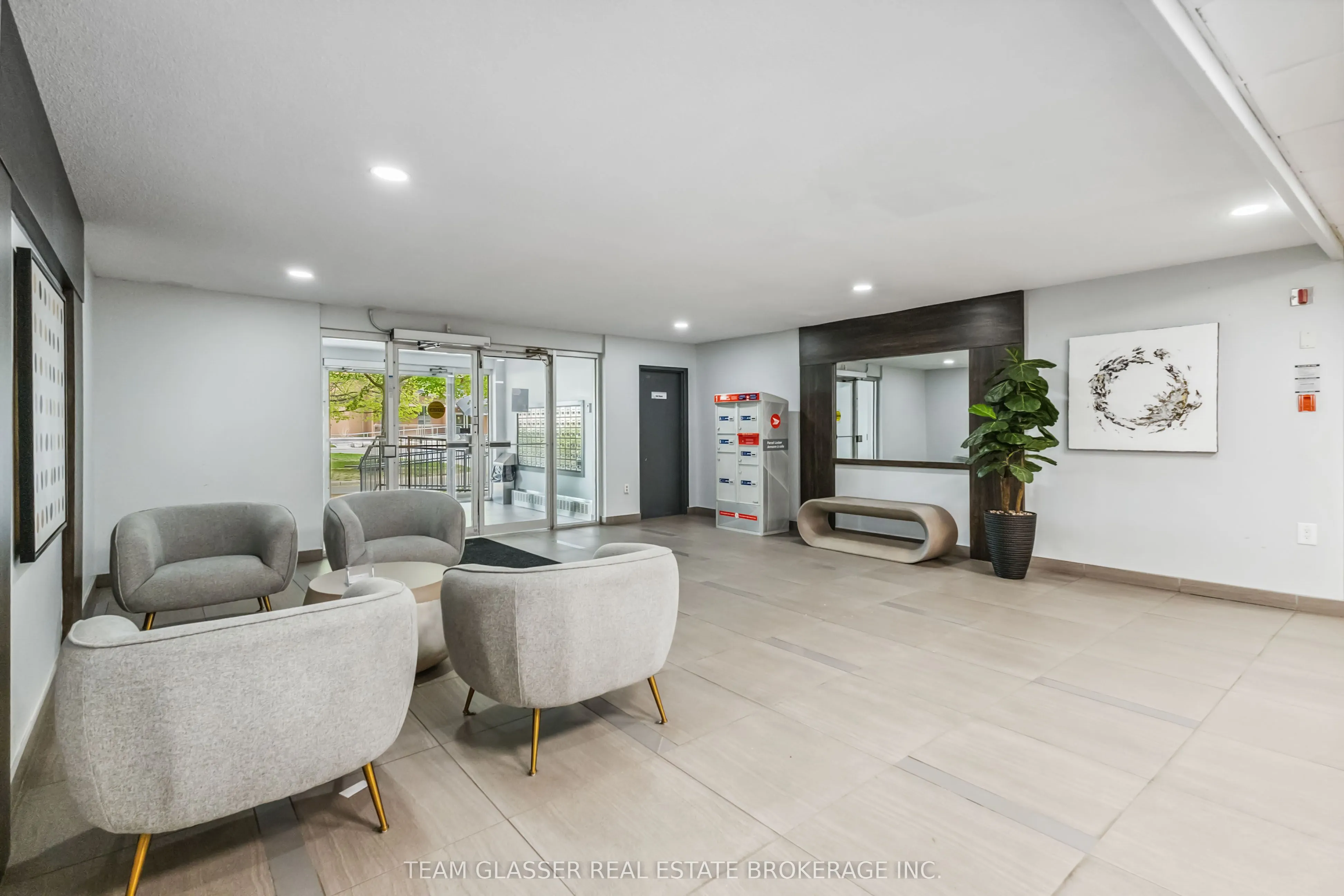 1560 Adelaide Street N, #112
