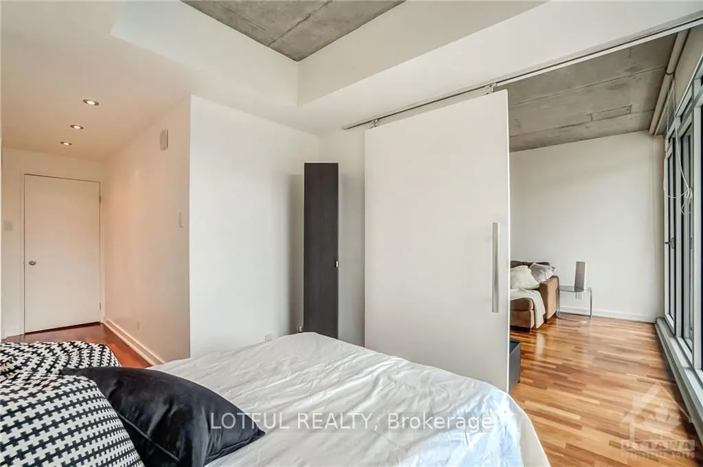324 LAURIER AVE Street W, #1002