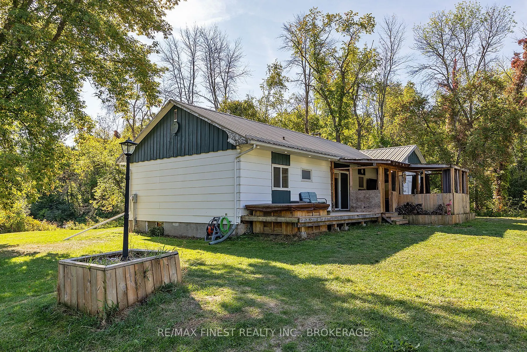 1523 Lake Road