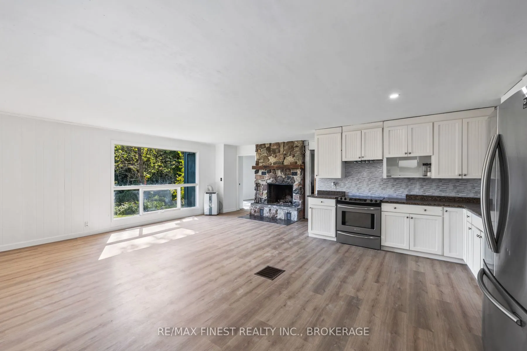 1523 Lake Road