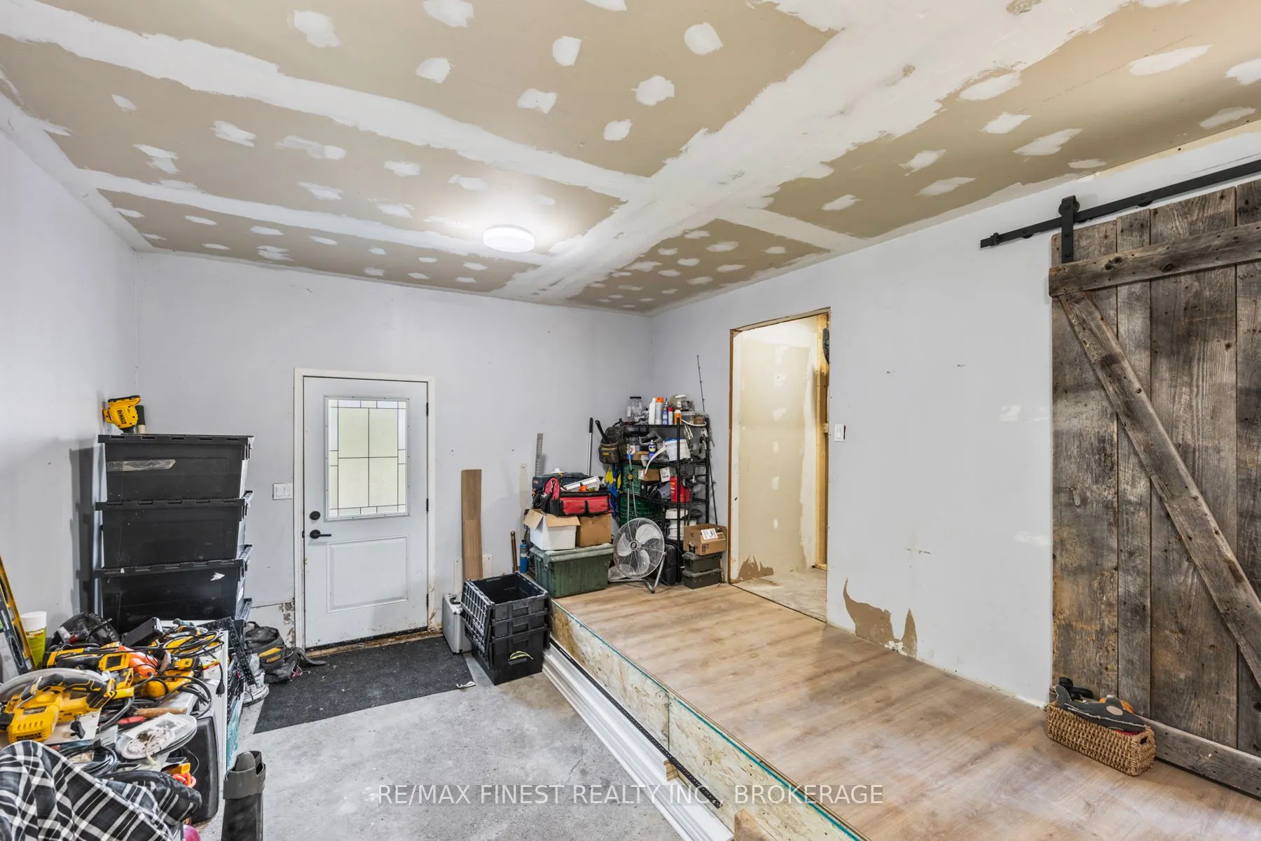 1523 Lake Road