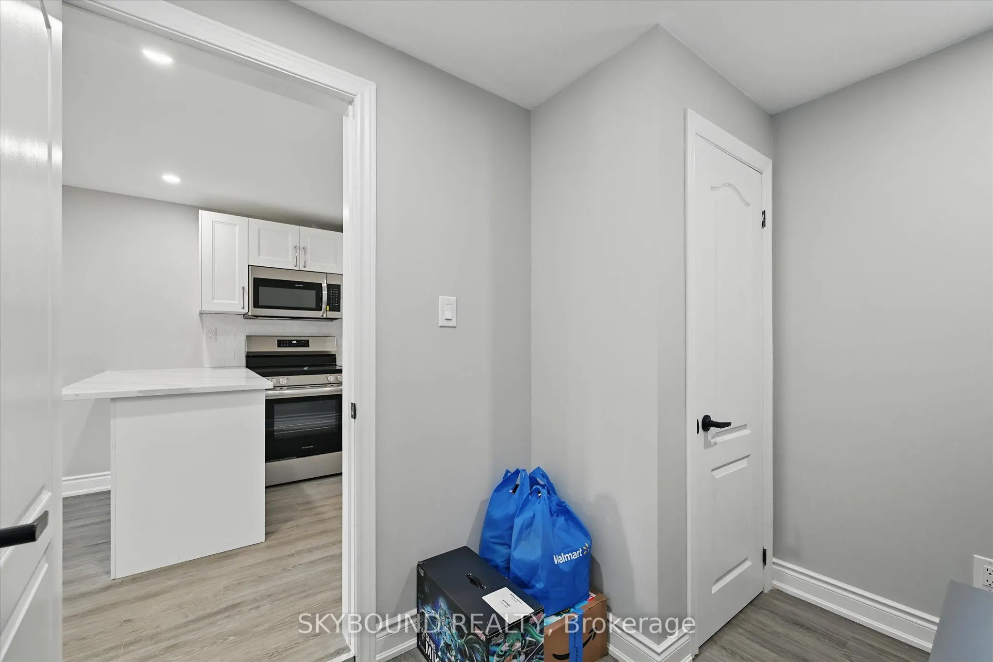 224 Rosslyn Avenue N
