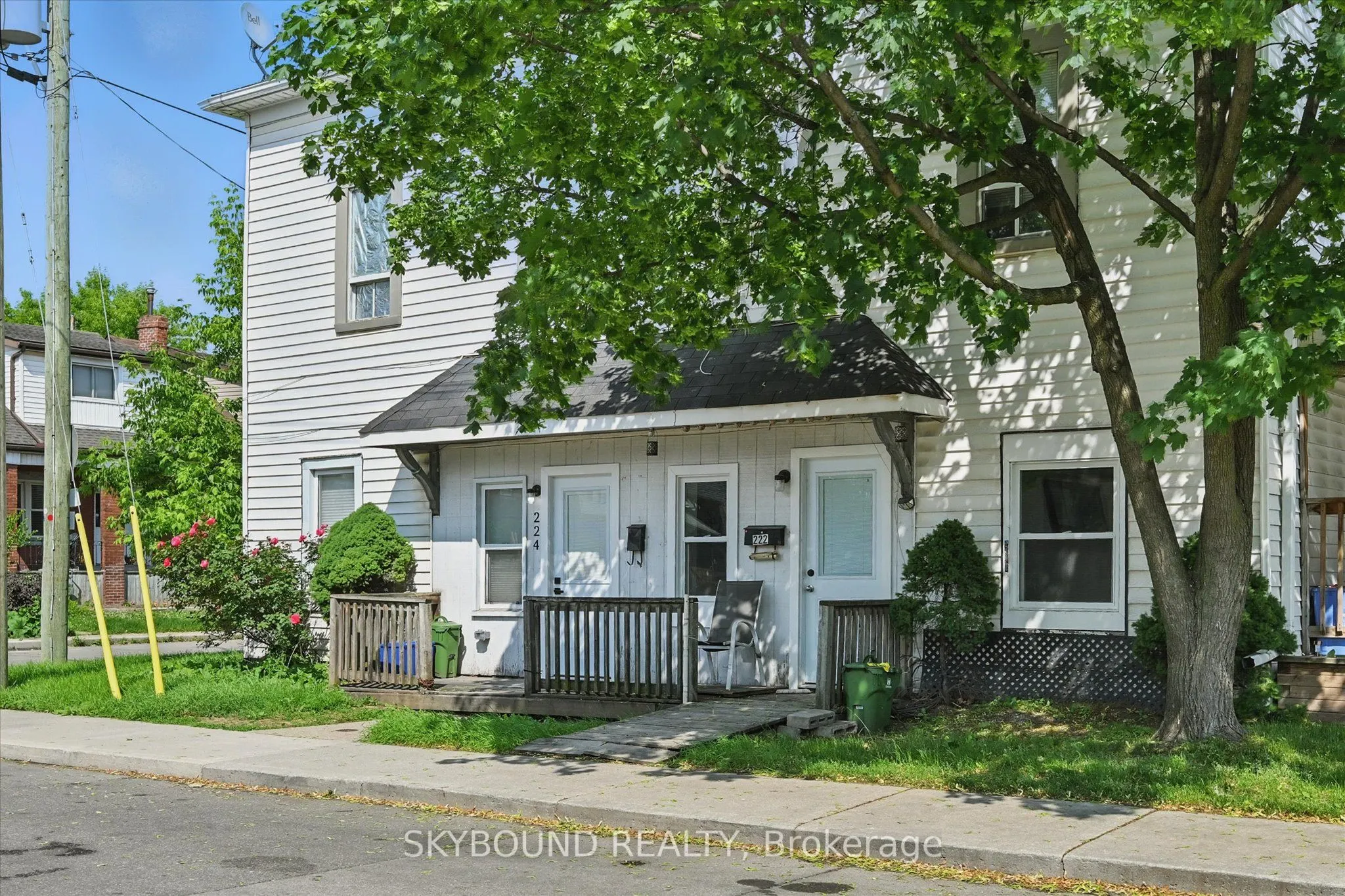 224 Rosslyn Avenue N