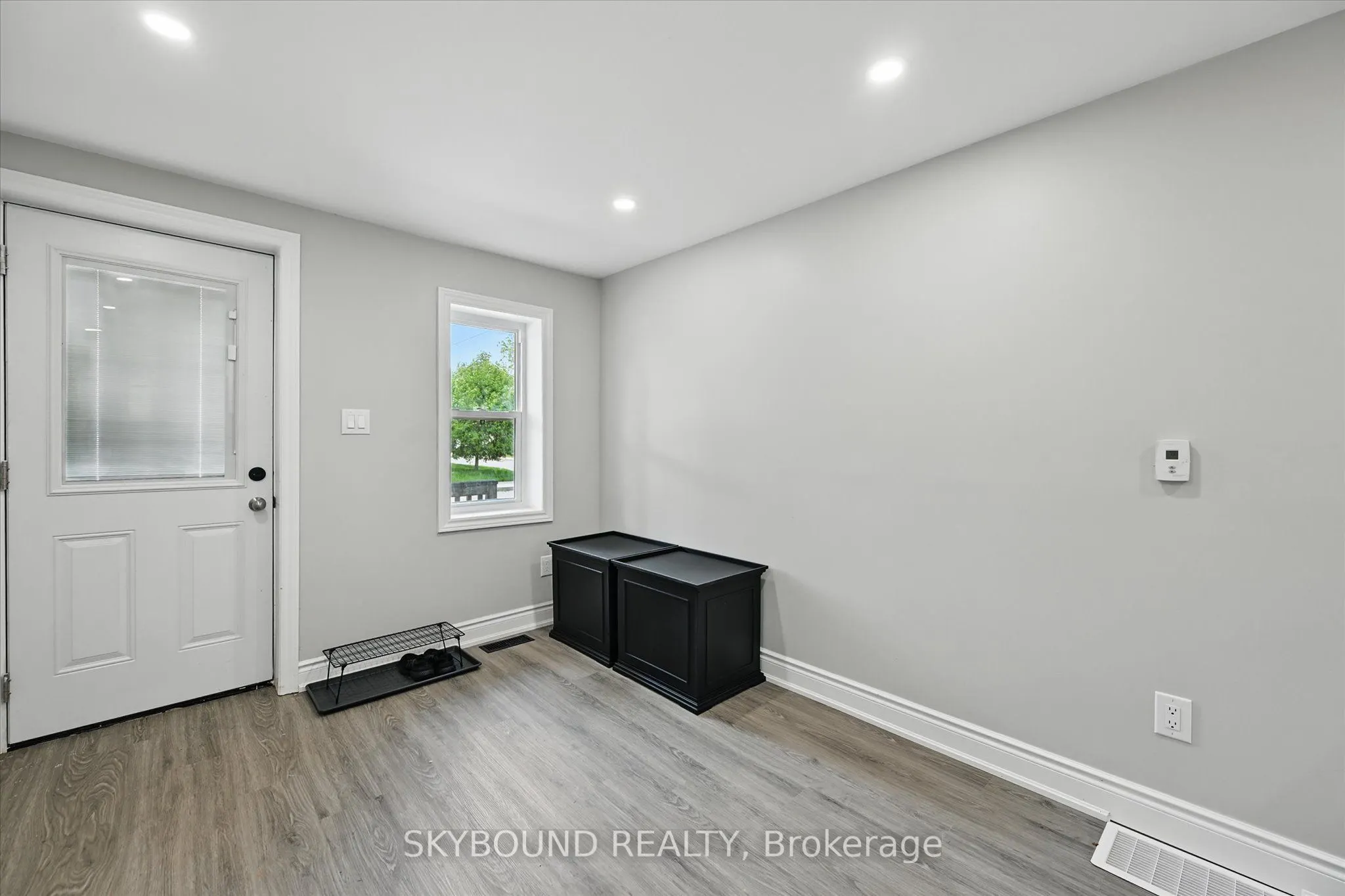 224 Rosslyn Avenue N
