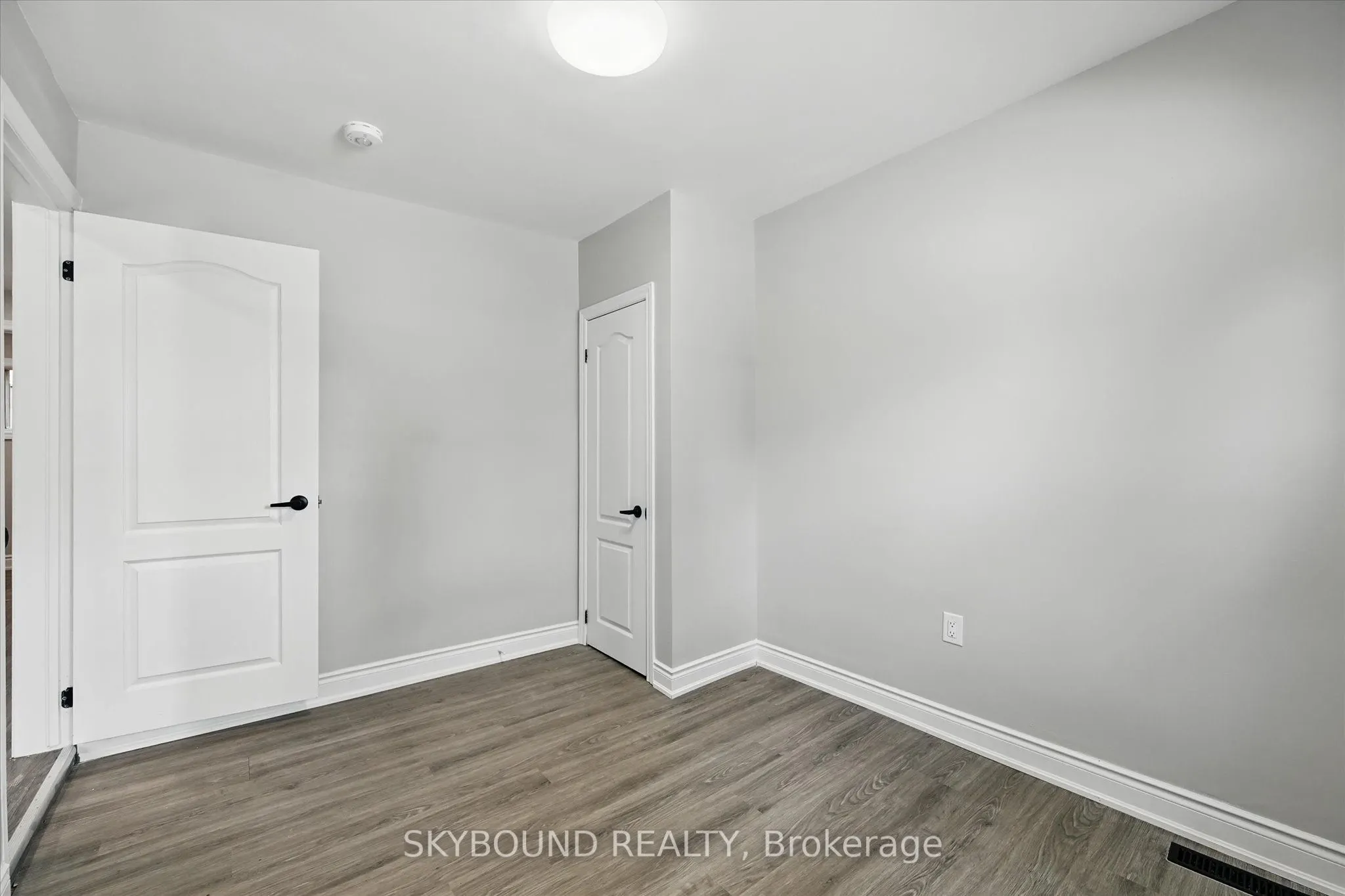 224 Rosslyn Avenue N