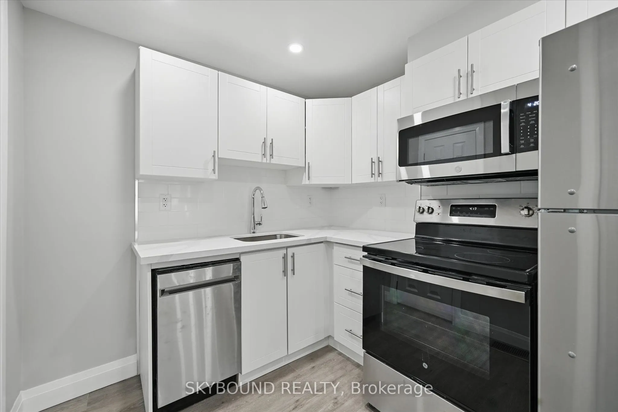 224 Rosslyn Avenue N