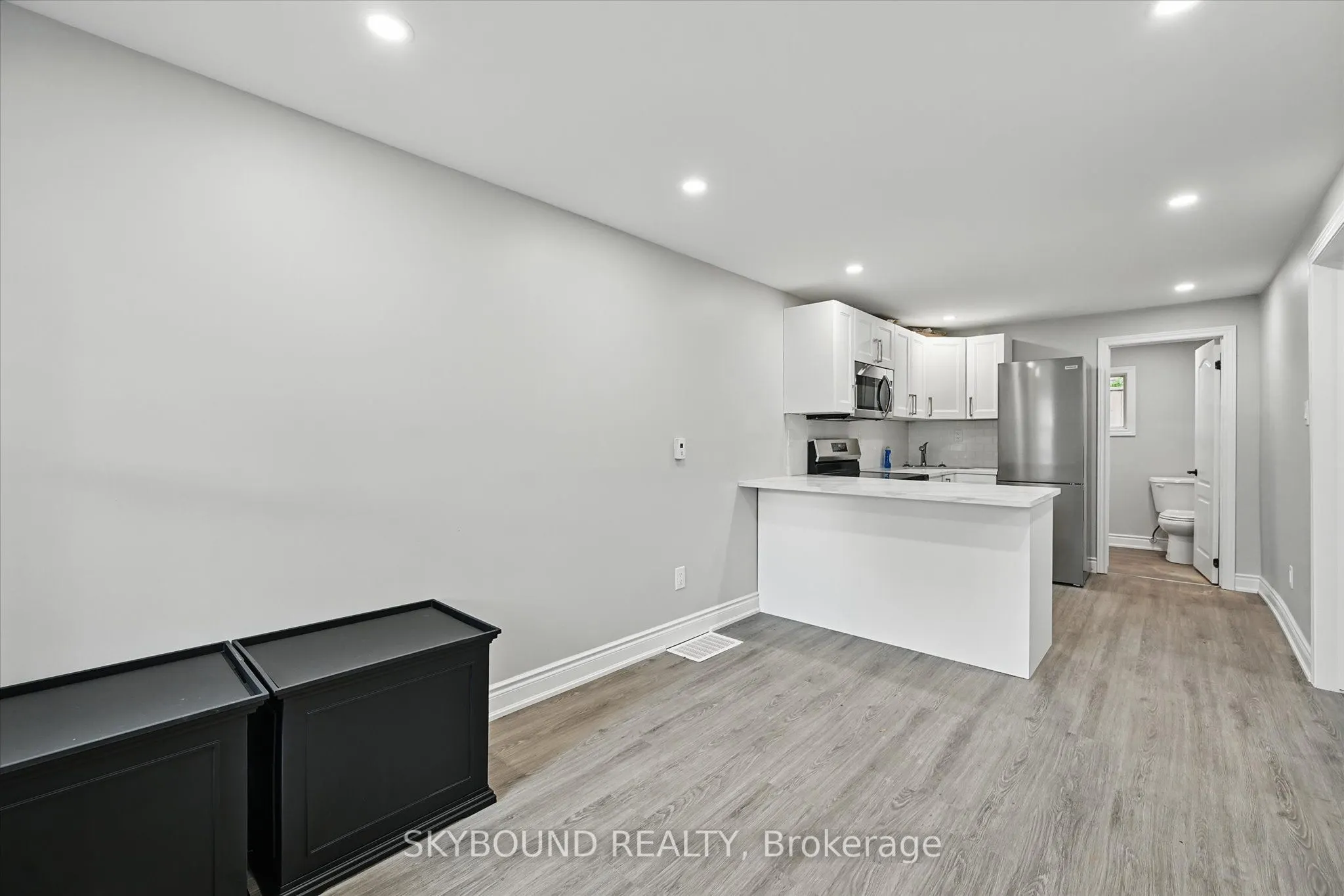 224 Rosslyn Avenue N