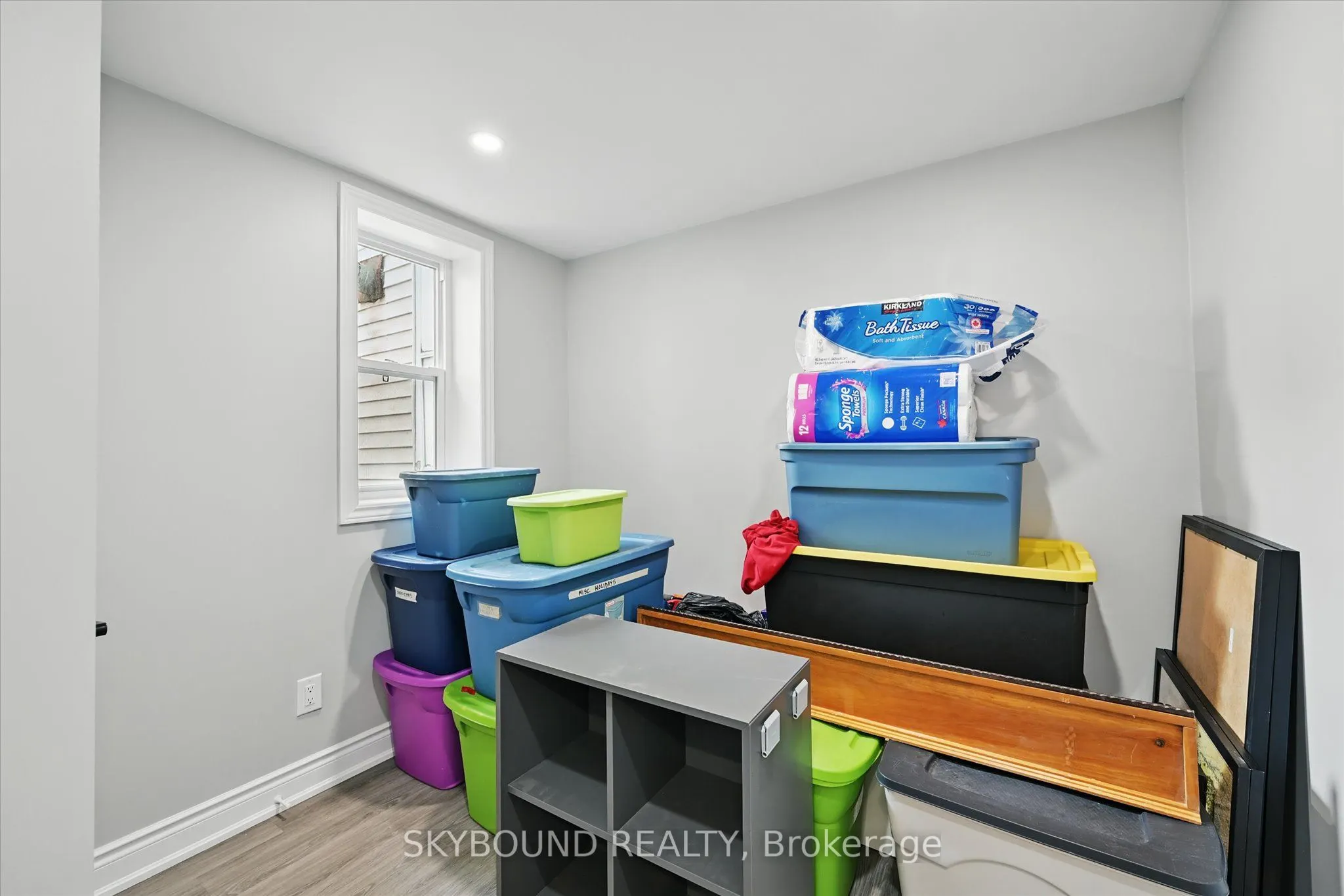 224 Rosslyn Avenue N