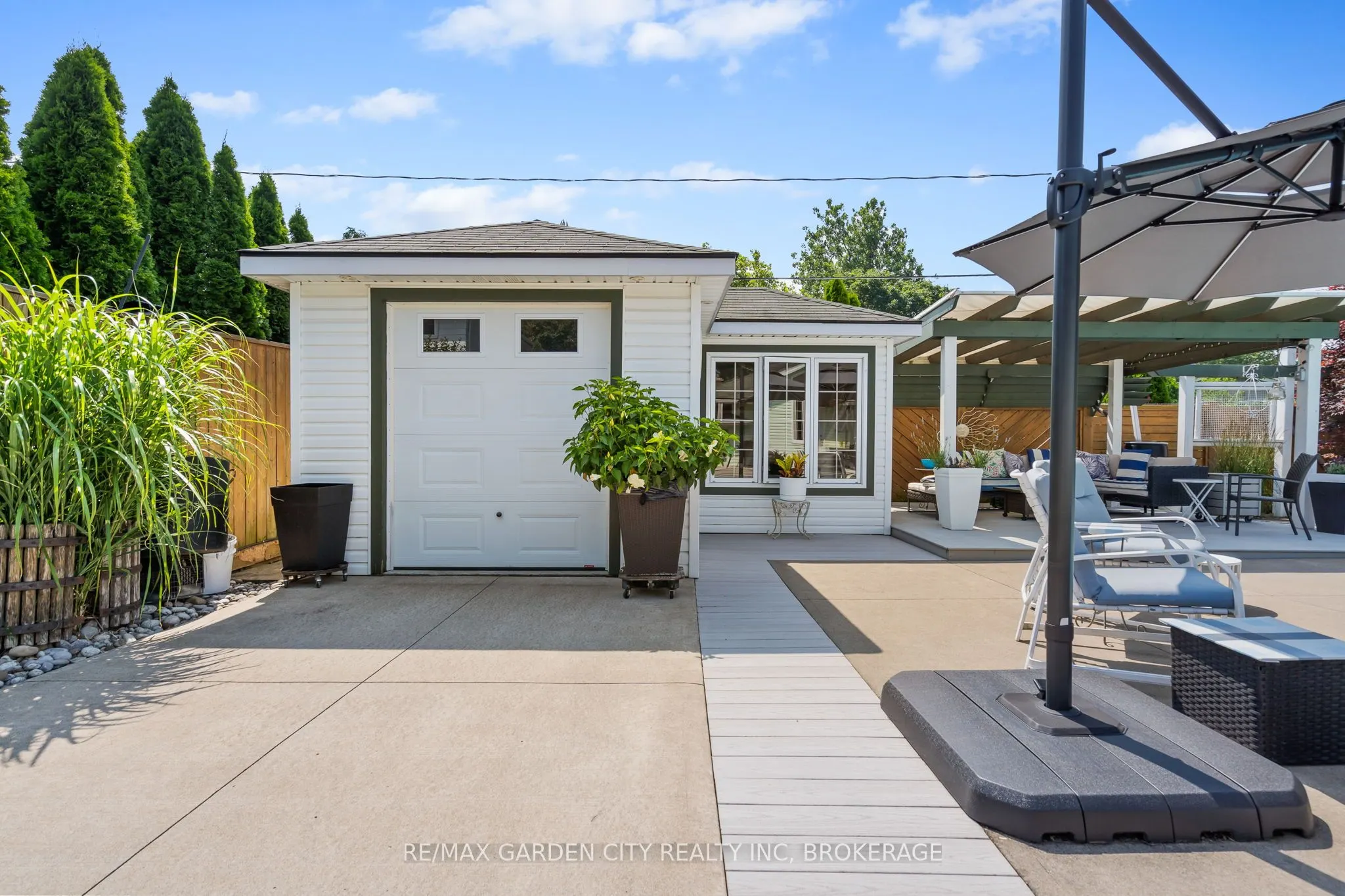 227 RIVERVIEW Boulevard