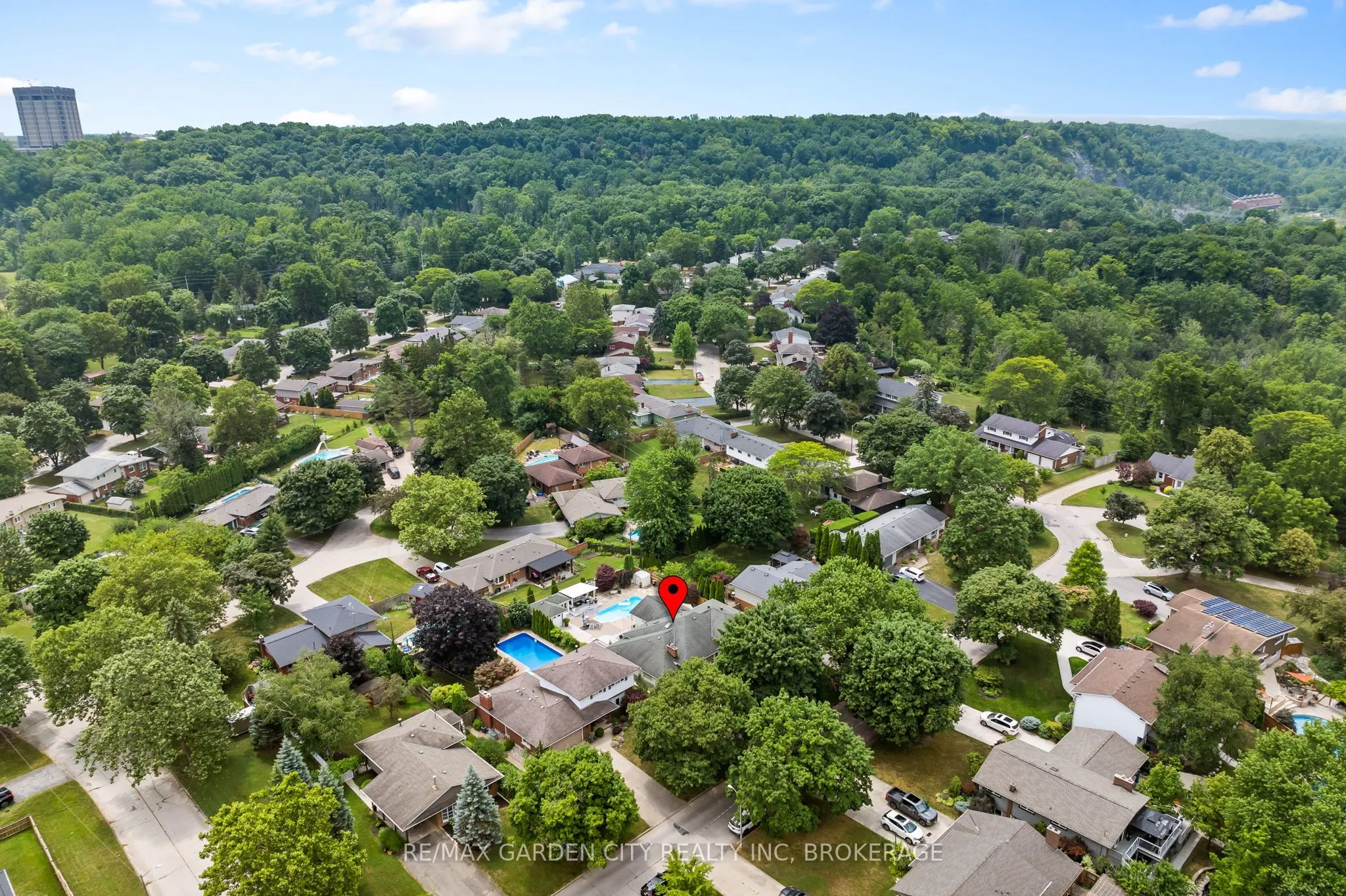 227 RIVERVIEW Boulevard