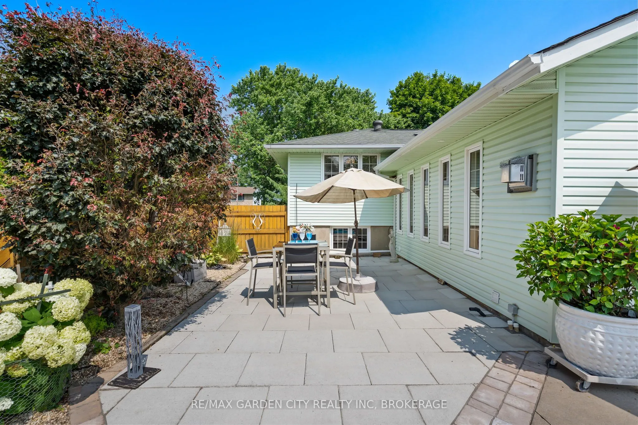 227 RIVERVIEW Boulevard