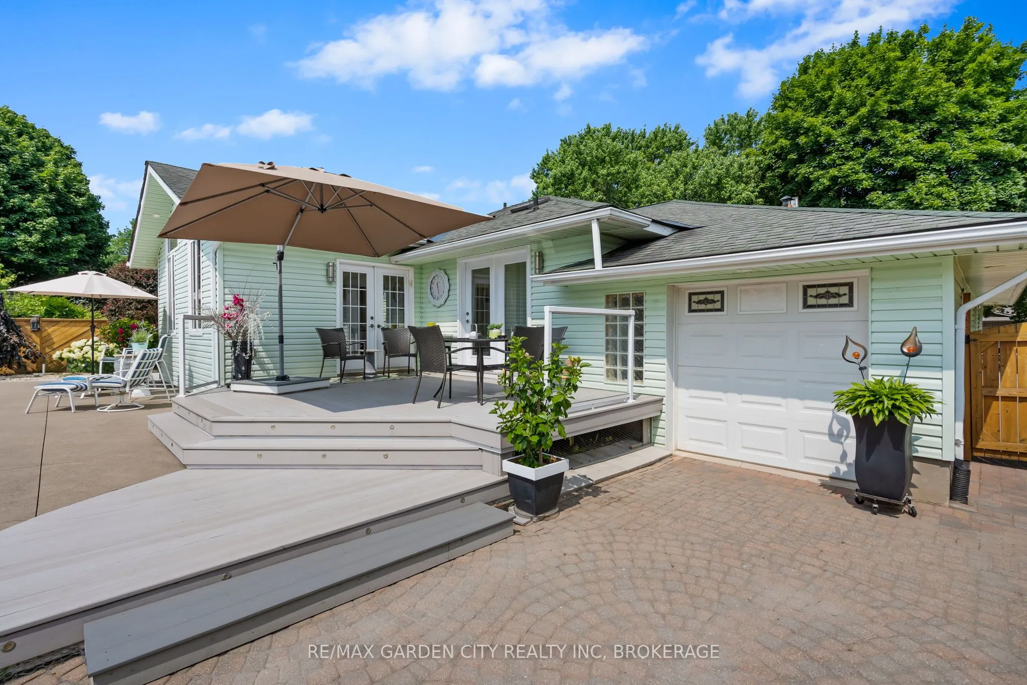 227 RIVERVIEW Boulevard