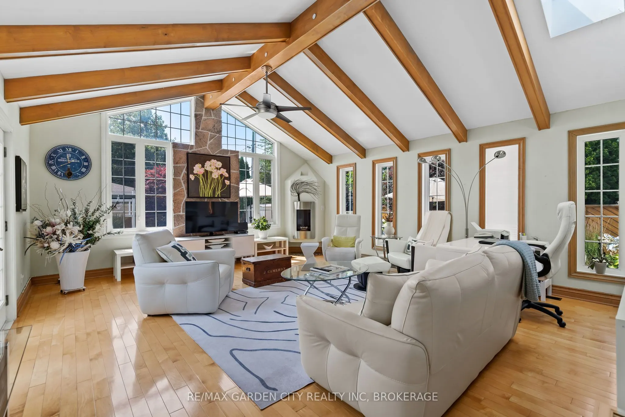 227 RIVERVIEW Boulevard