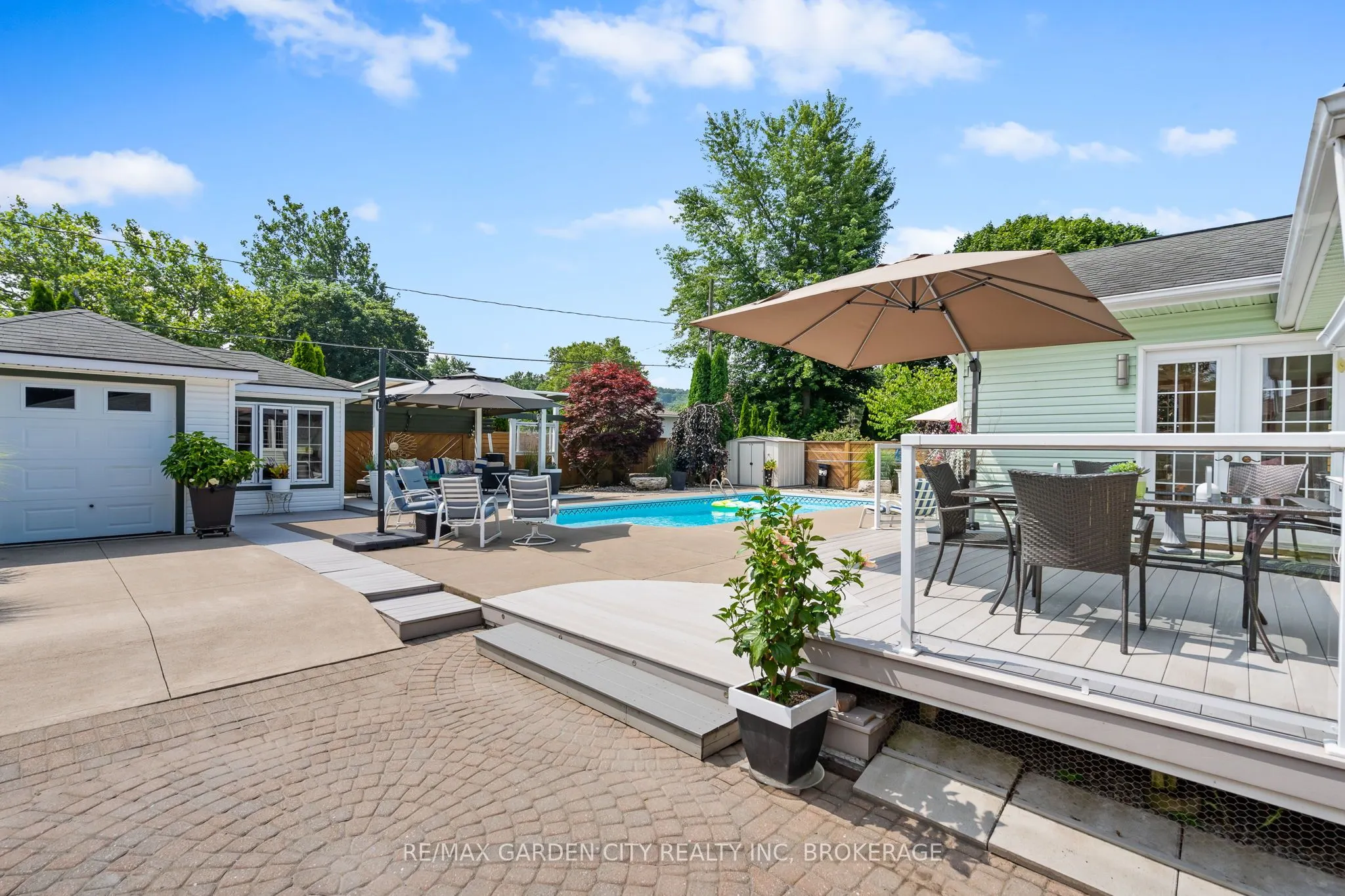 227 RIVERVIEW Boulevard