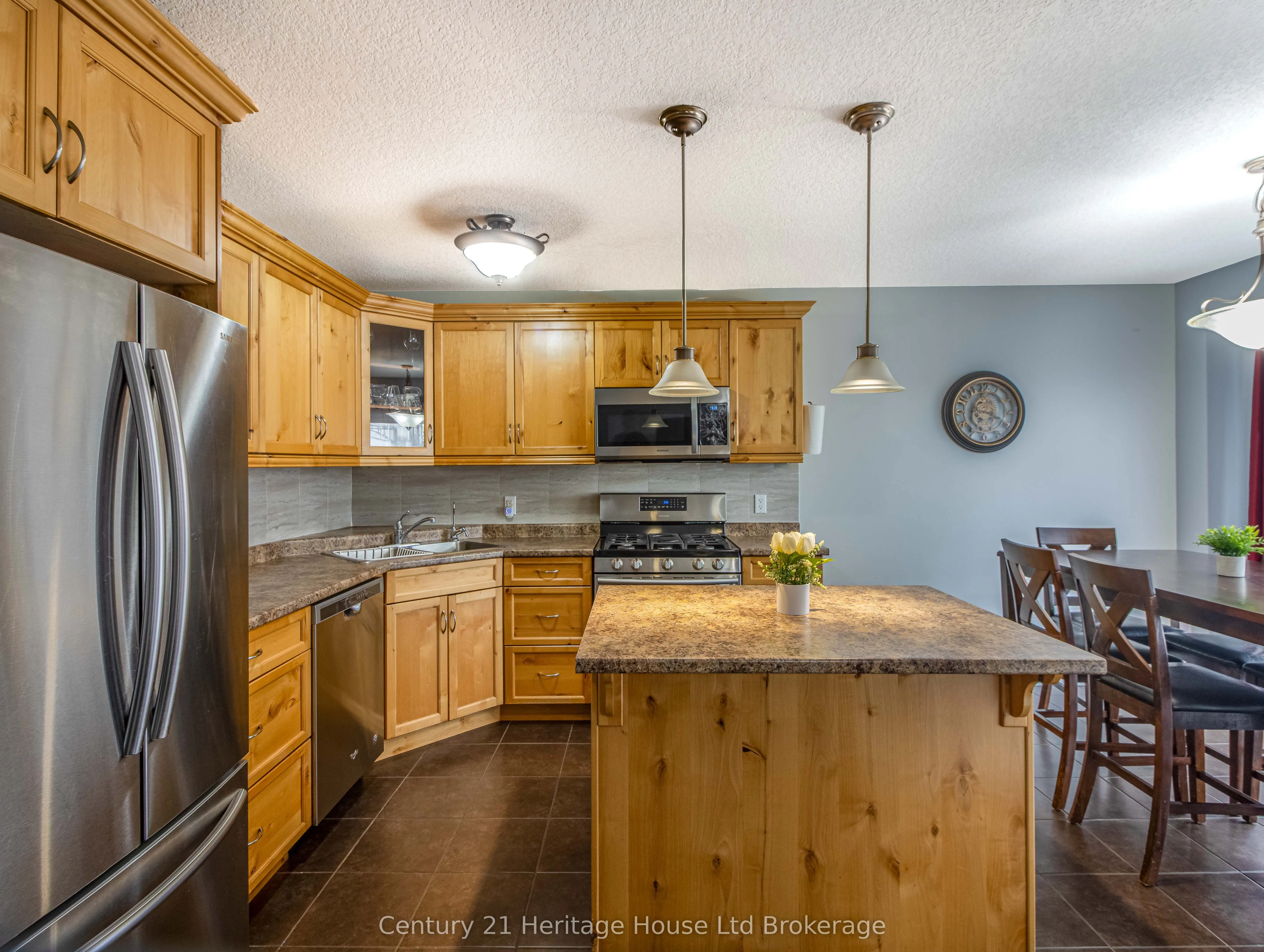 702 Frontenac Crescent