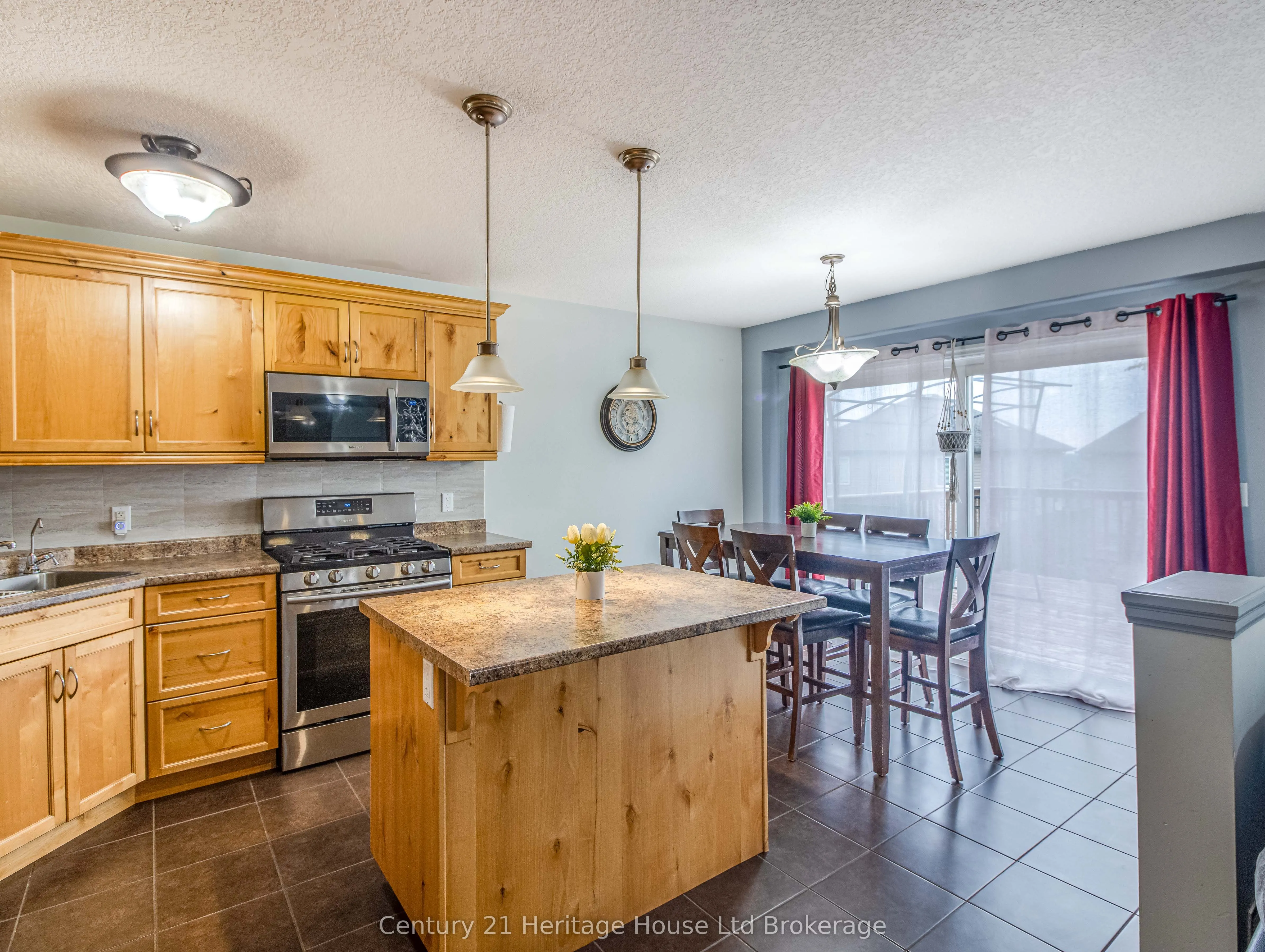 702 Frontenac Crescent
