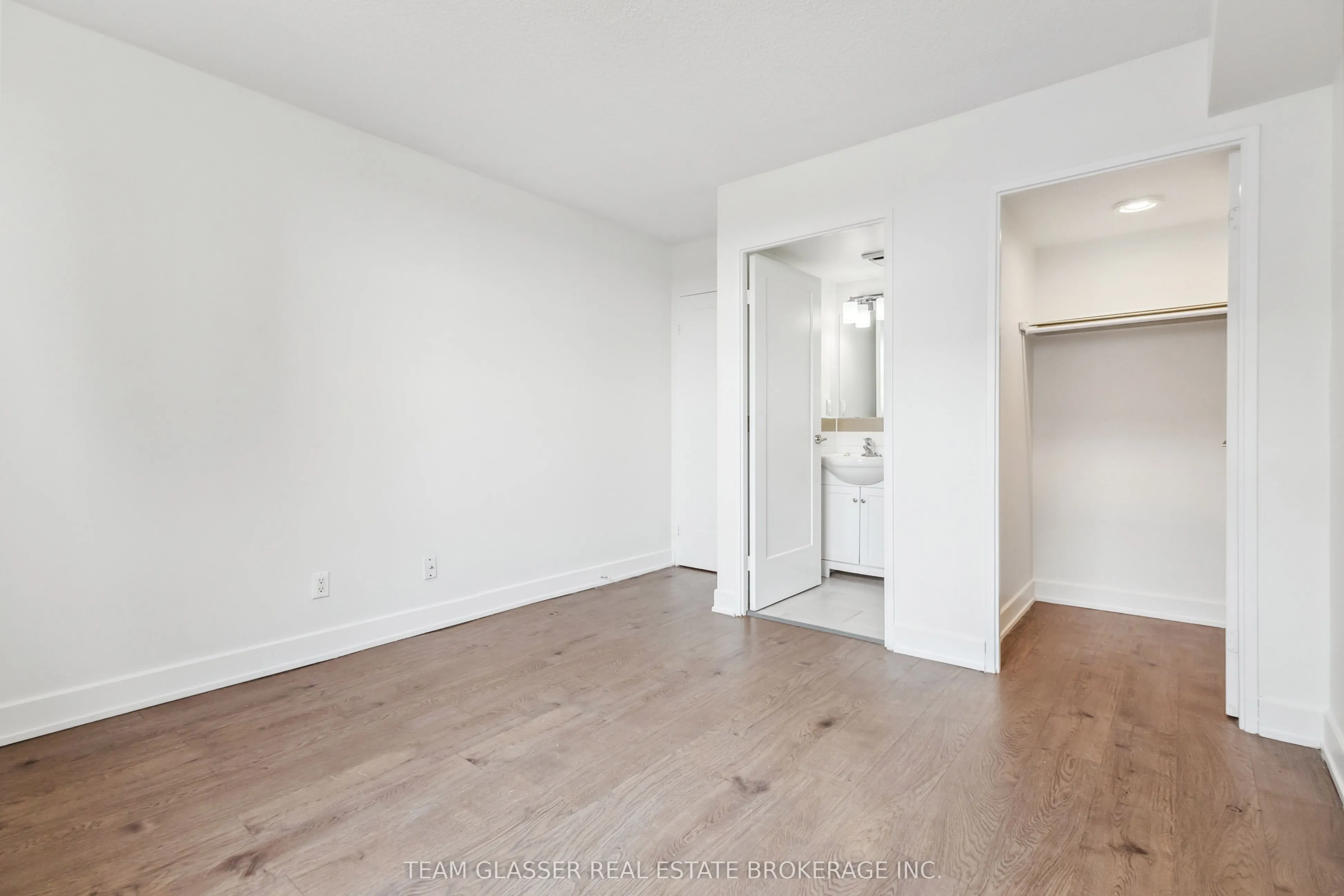 21 King Street, #711