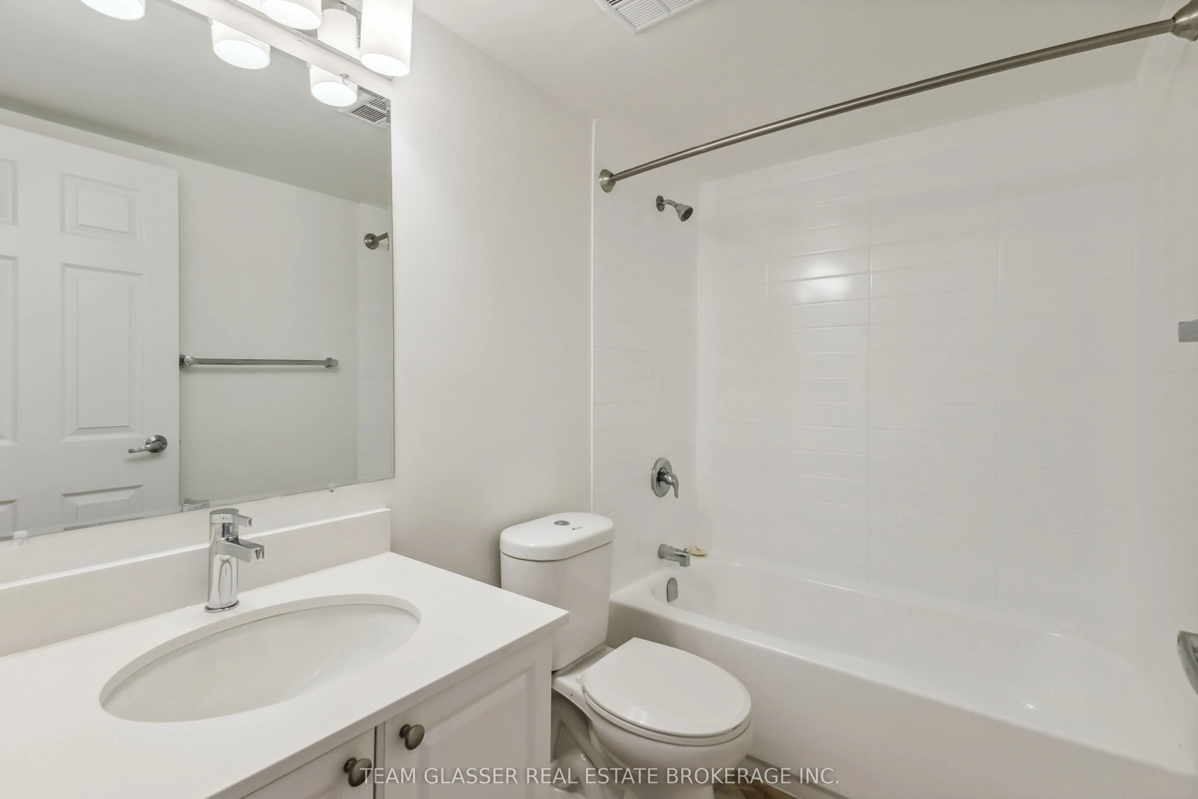 21 King Street, #711
