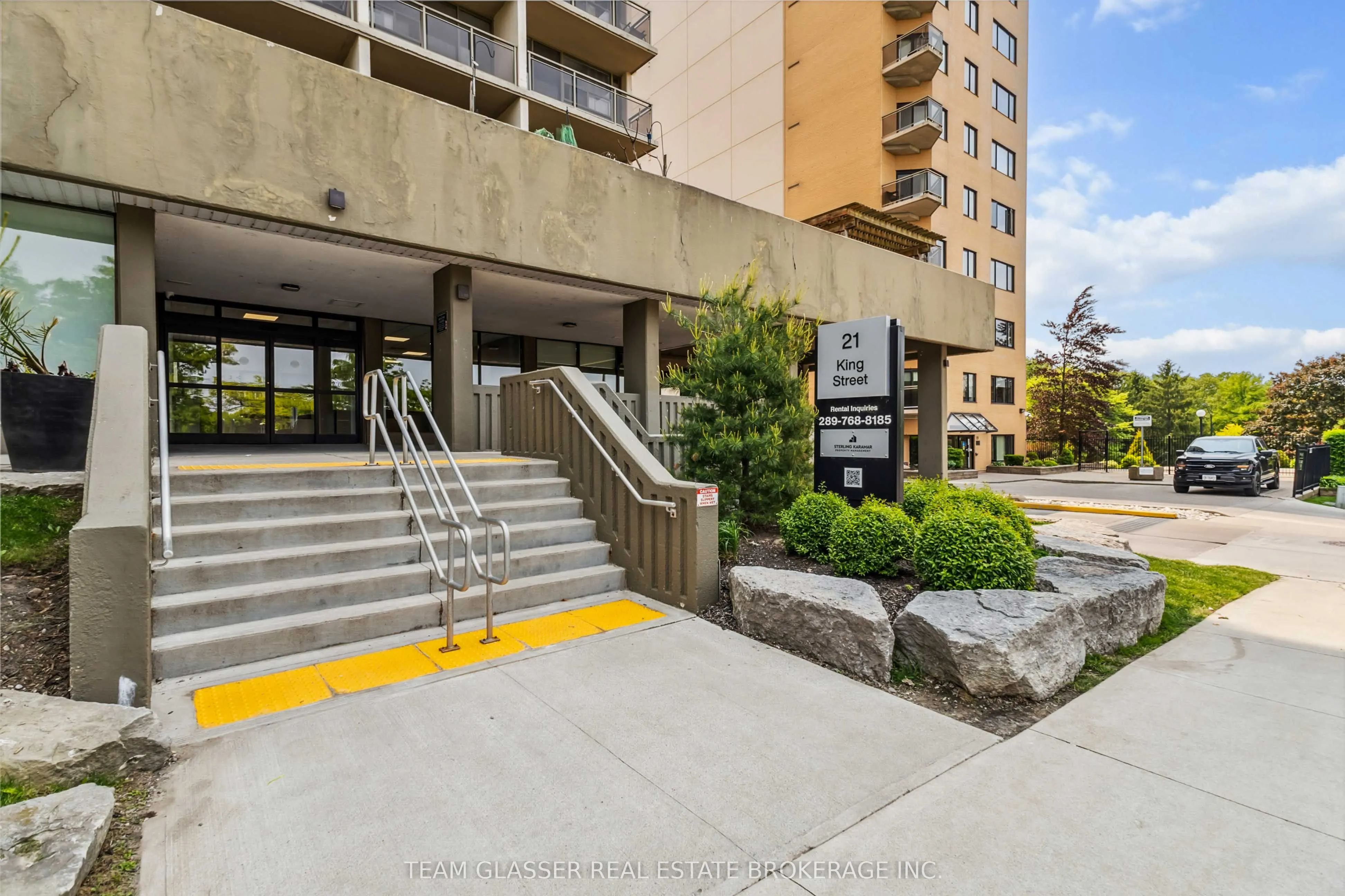 21 King Street, #711