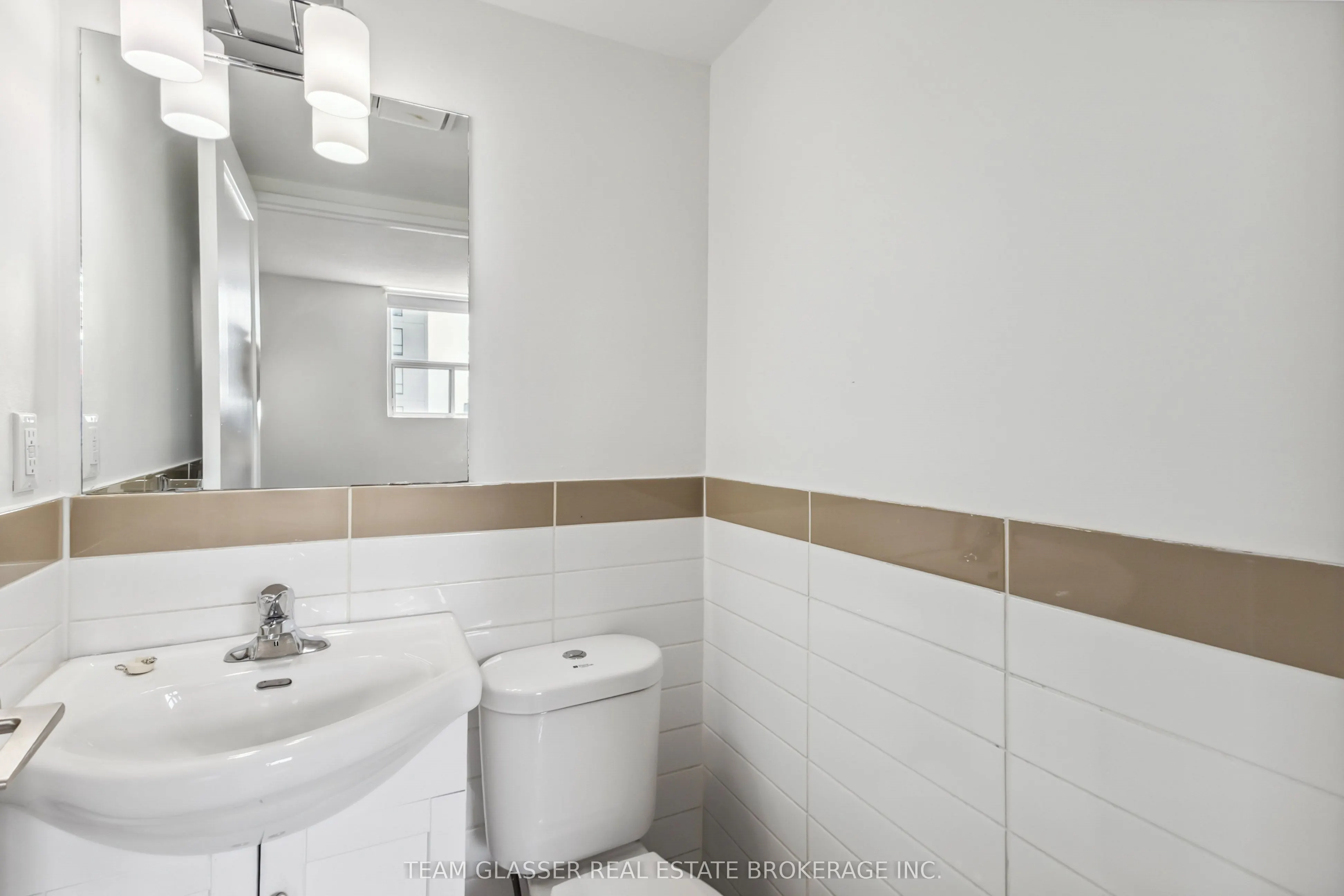 21 King Street, #711