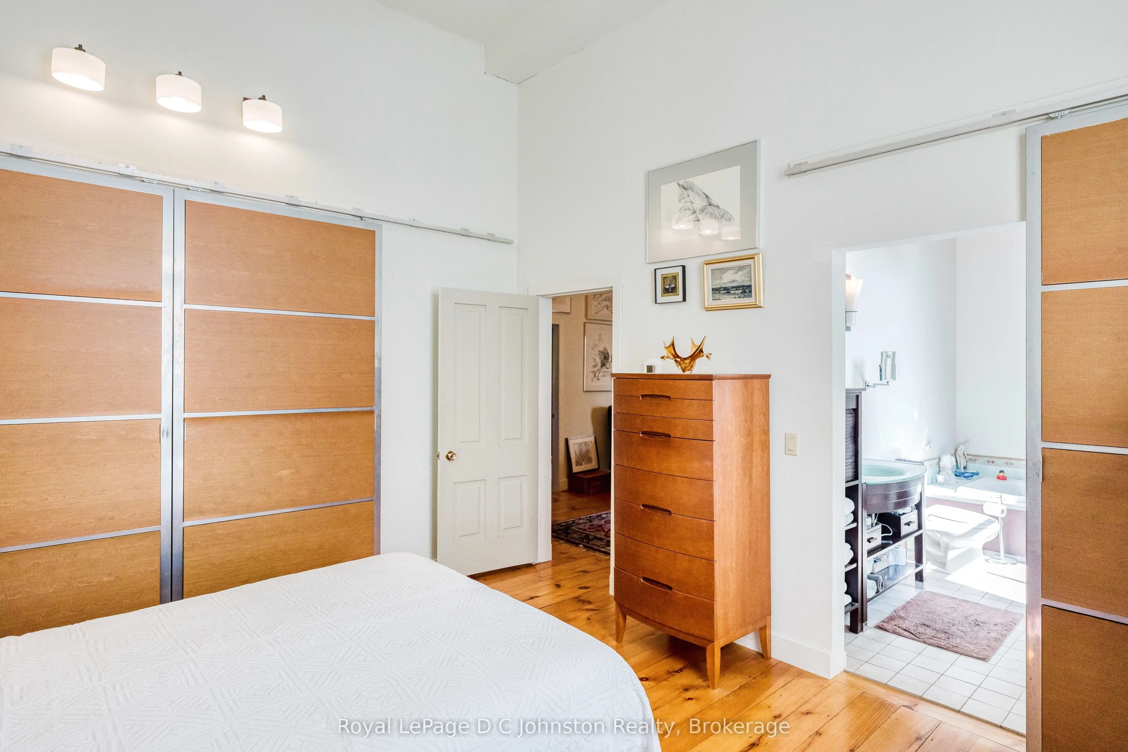 38 Albert Street N