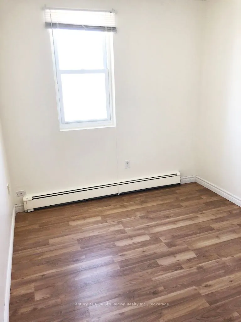 555 Main Street W