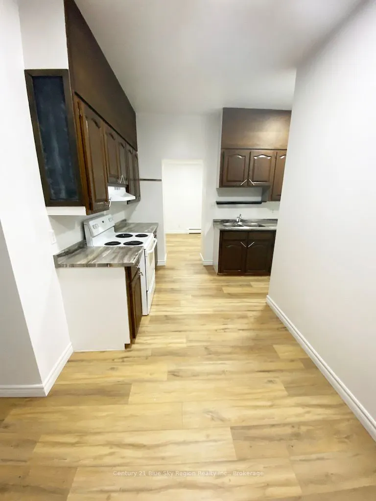 555 Main Street W