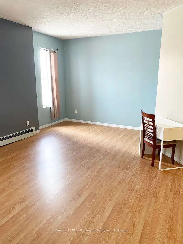 555 Main Street W