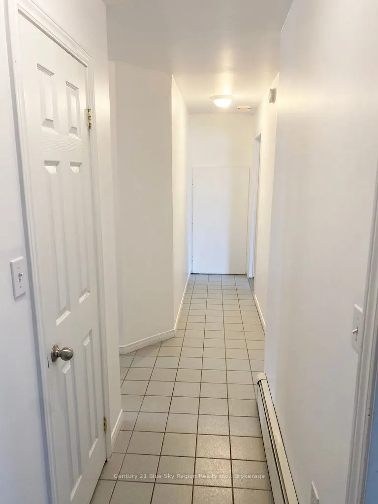 555 Main Street W