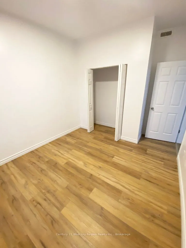 555 Main Street W