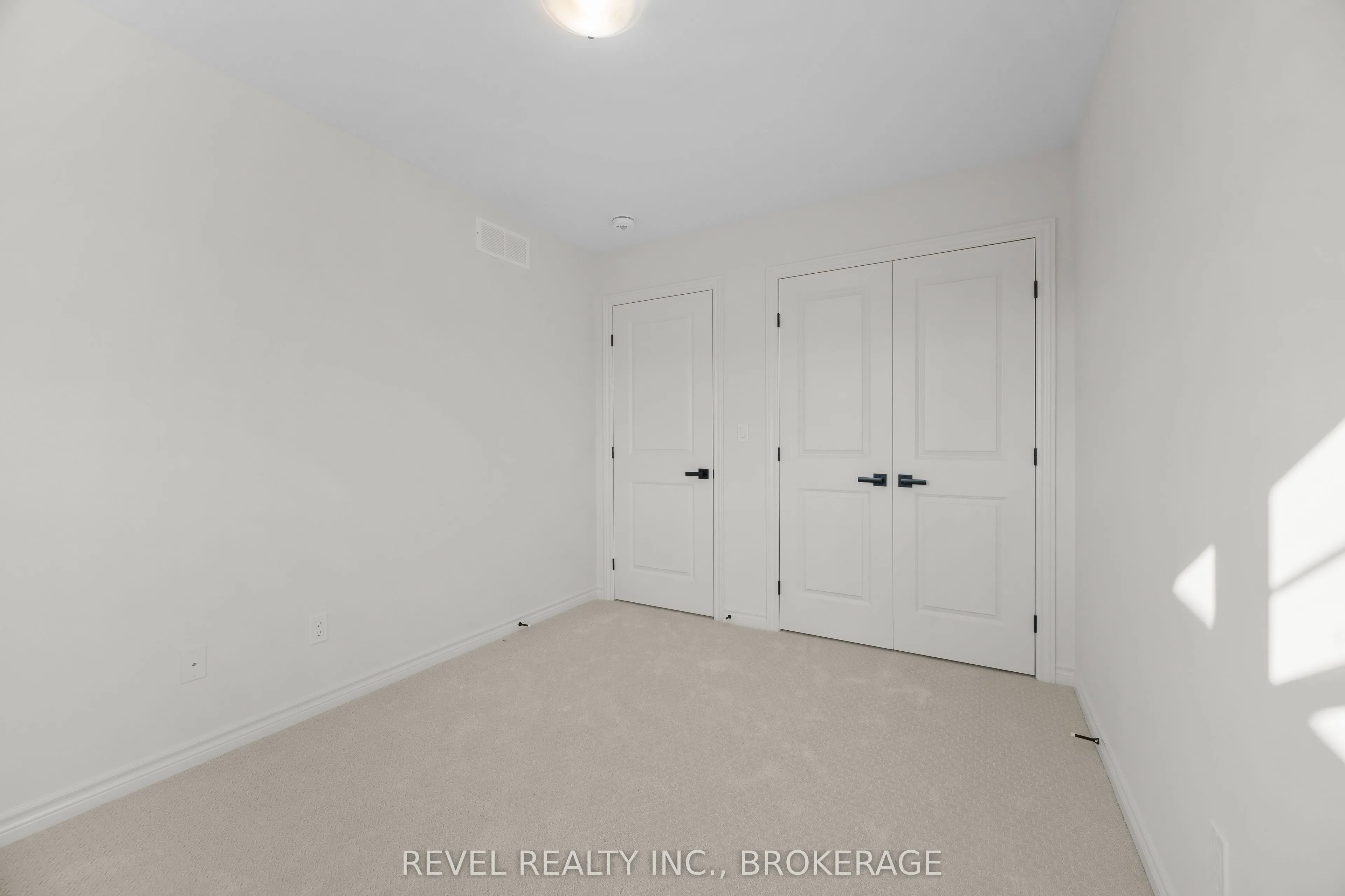 1513 Scarlet Street