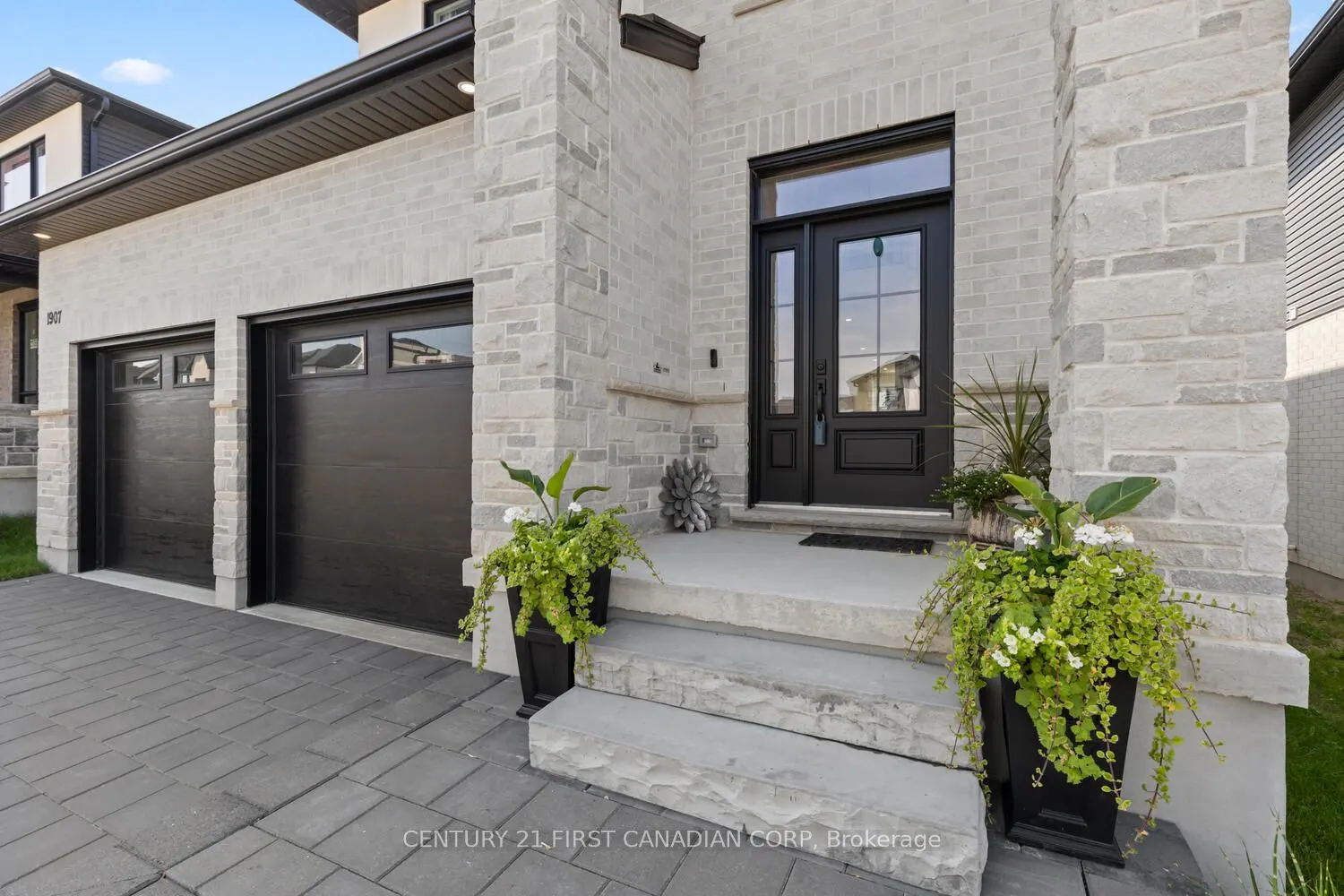 1907 Fountain Grass Drive