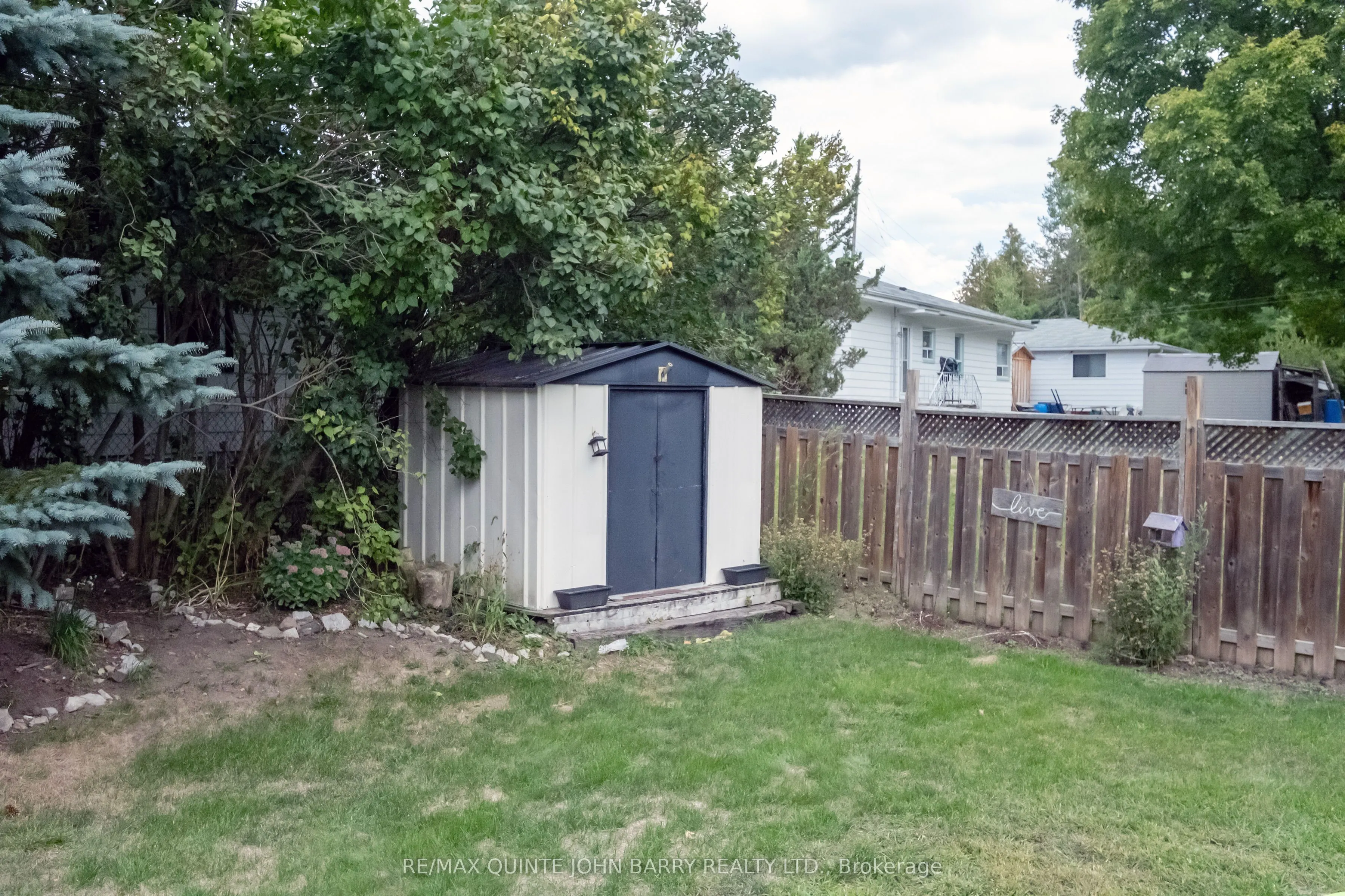 8 North Maloney Street