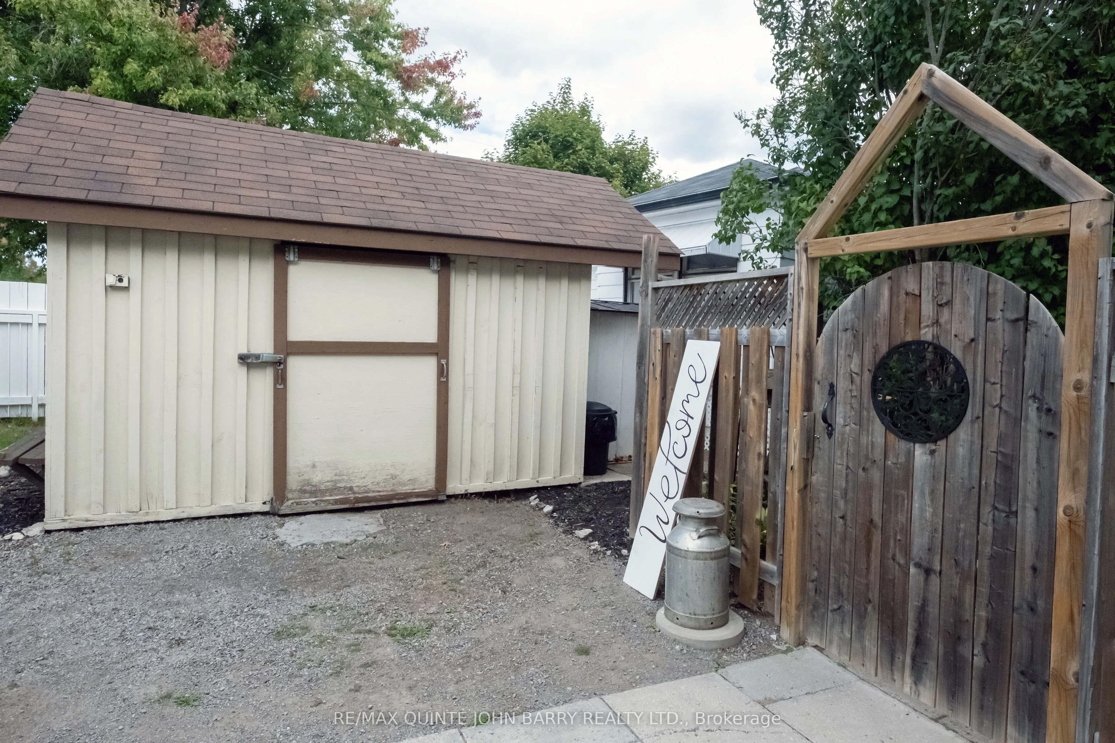 8 North Maloney Street