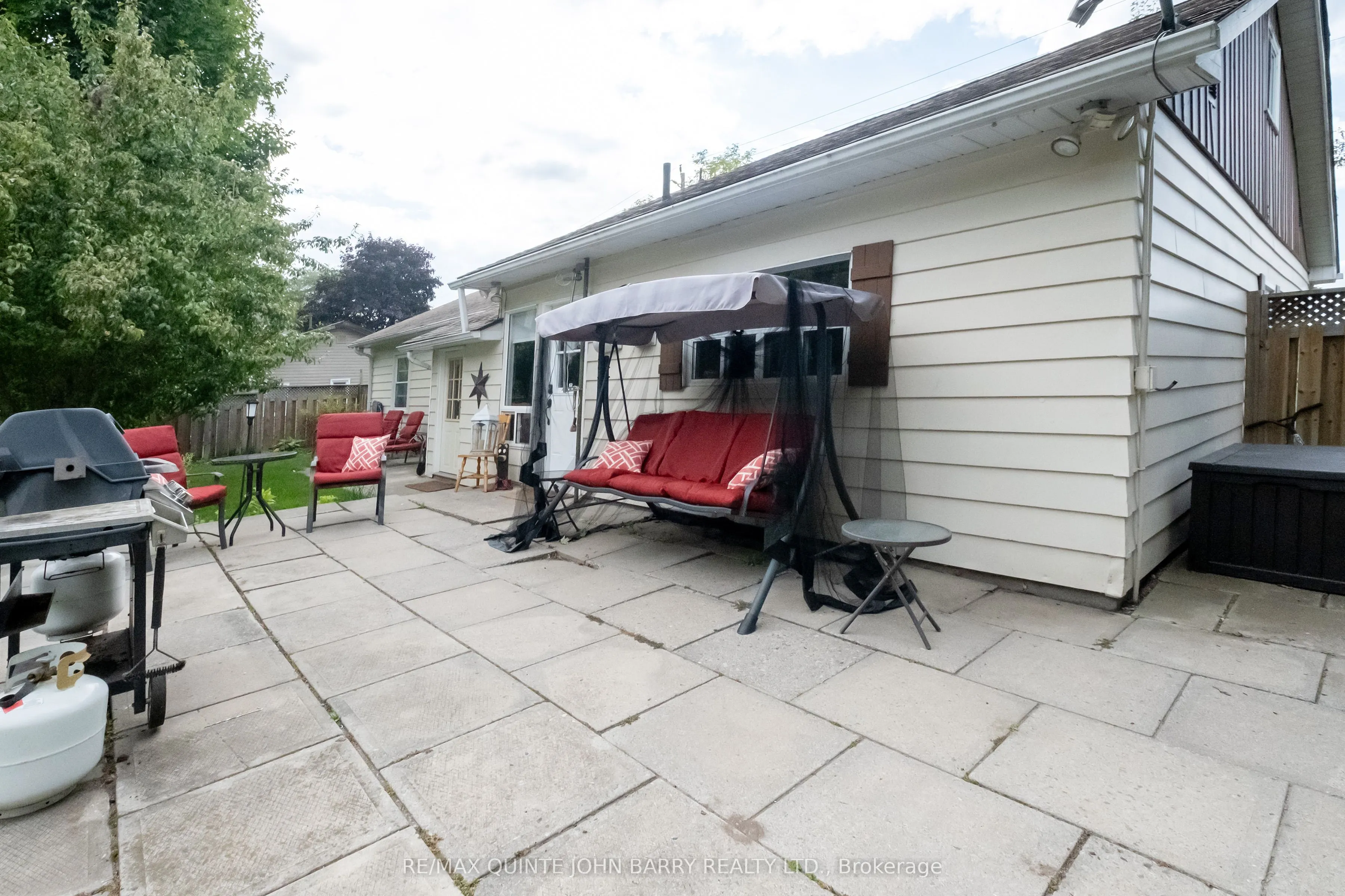 8 North Maloney Street