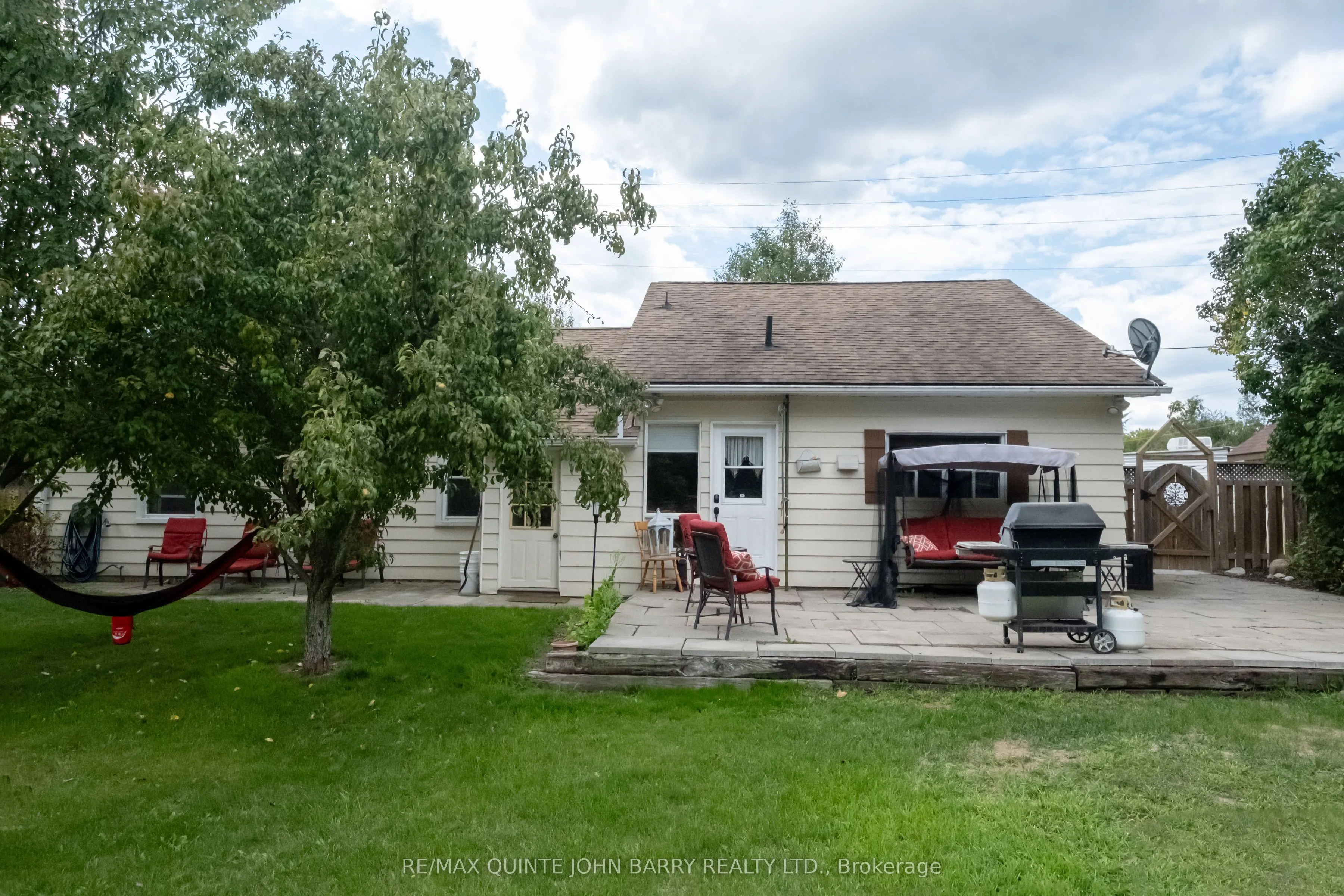 8 North Maloney Street