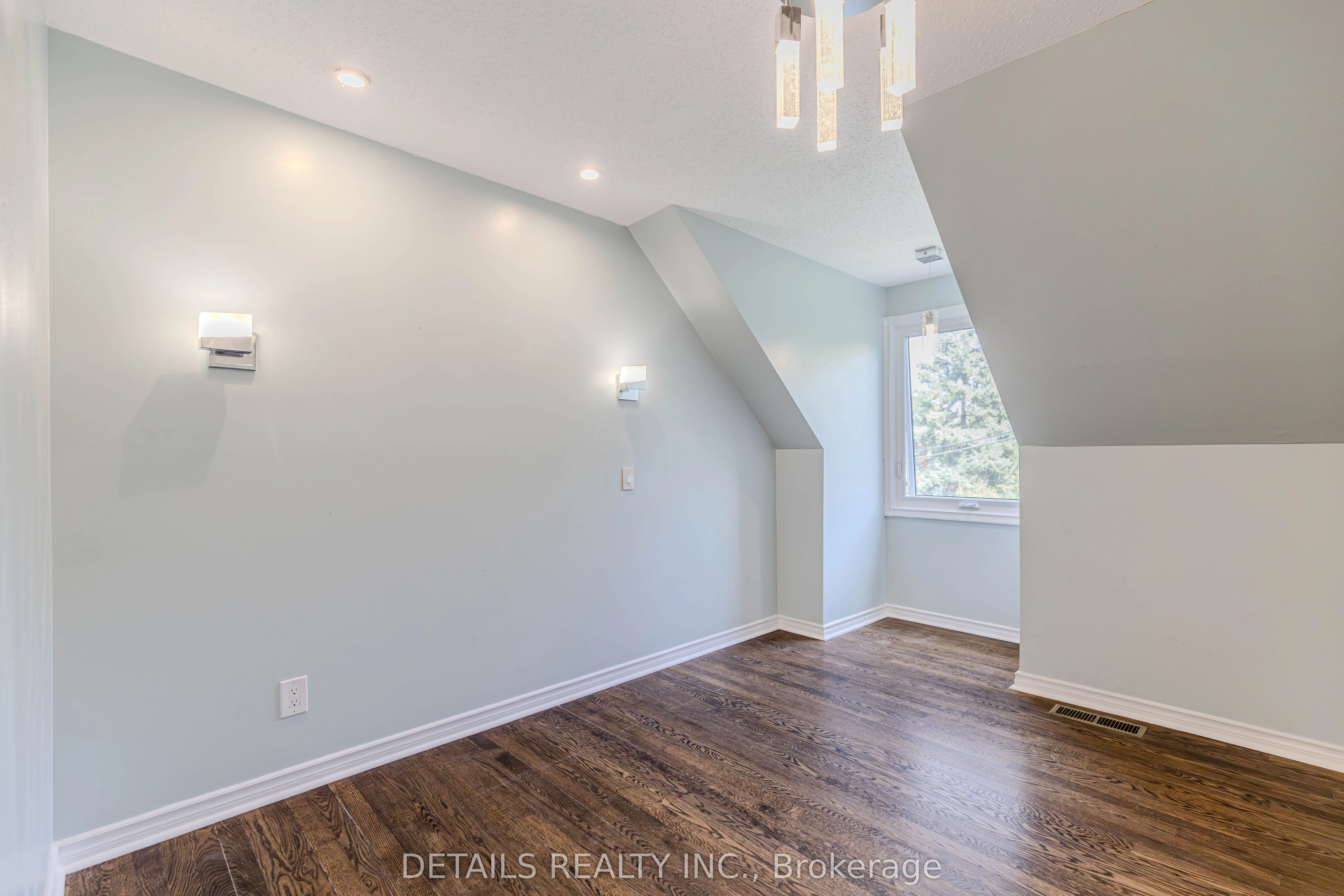20 Trillium Avenue E