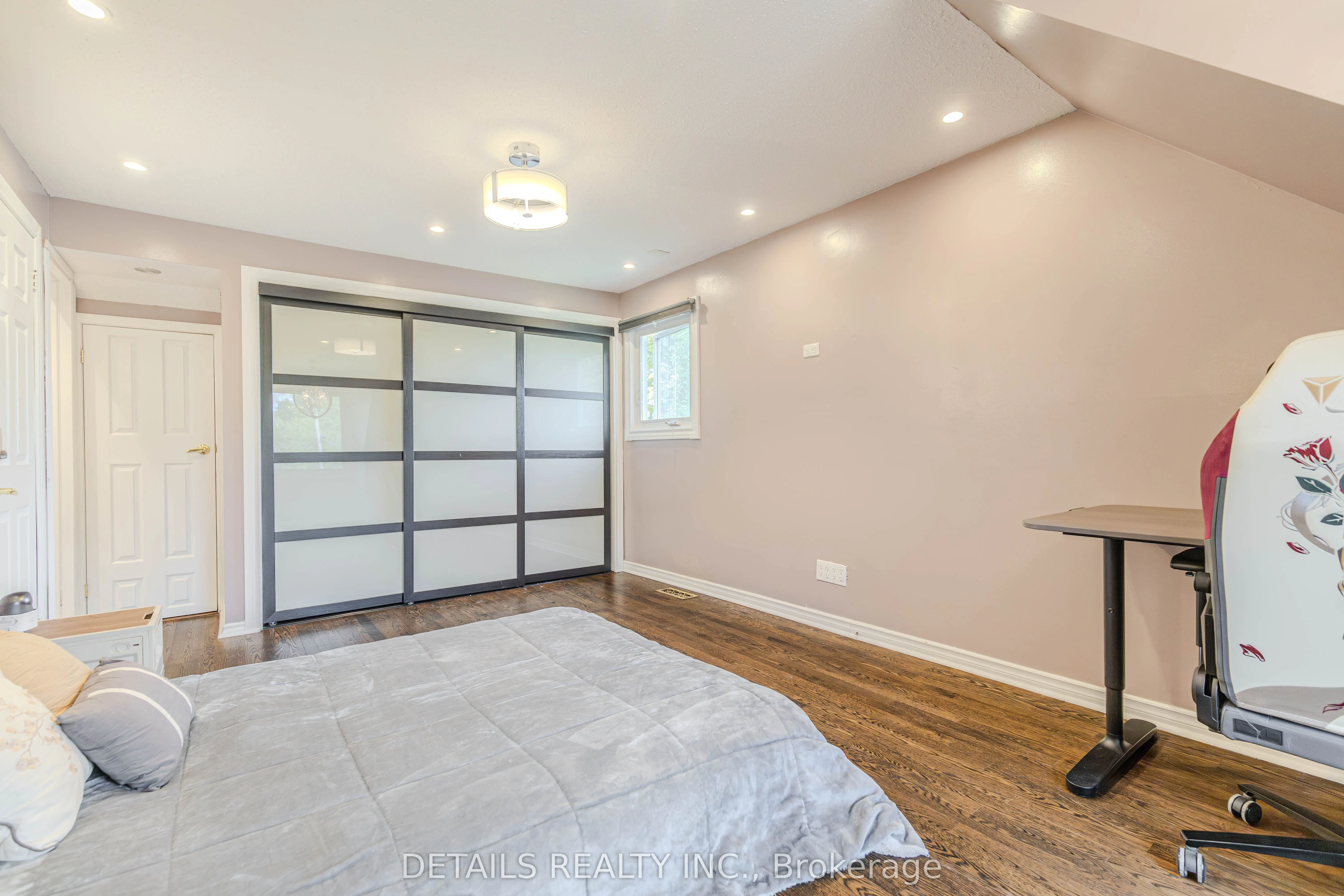 20 Trillium Avenue E