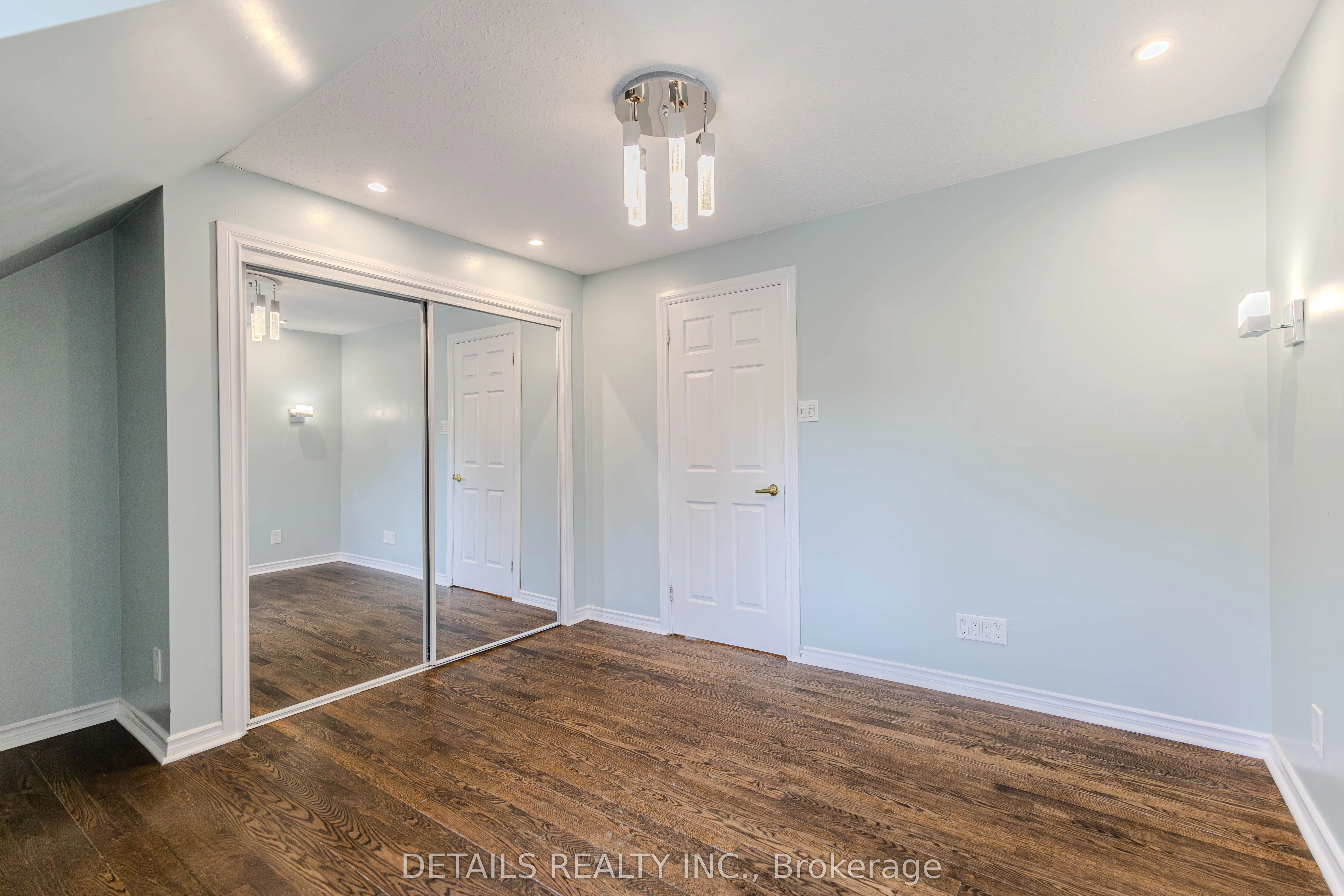 20 Trillium Avenue E