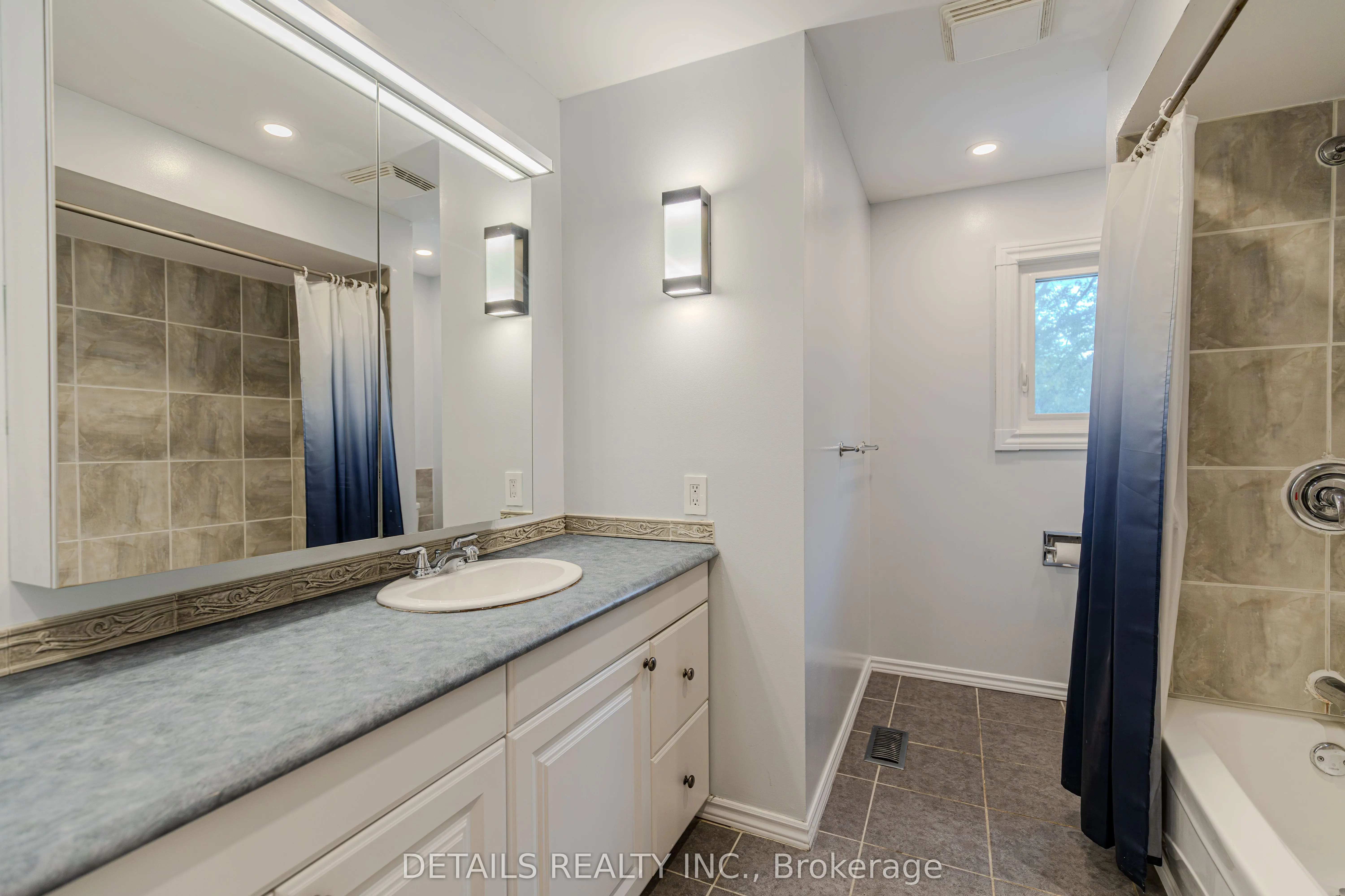 20 Trillium Avenue E