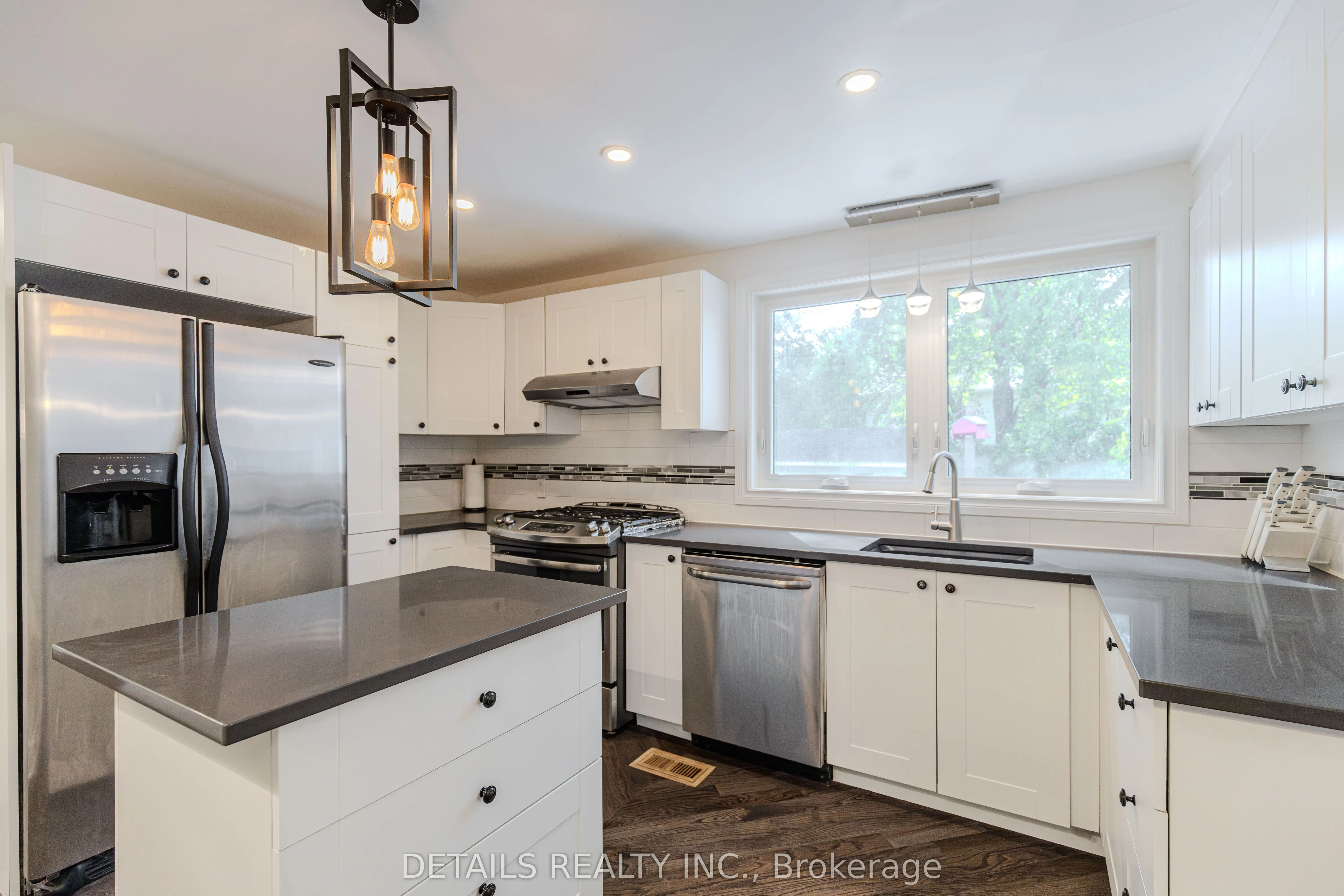 20 Trillium Avenue E